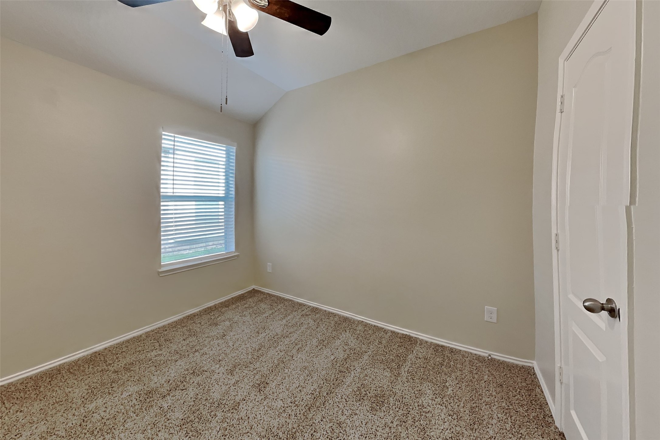 21542 Kings Bend Drive Property Photo 14