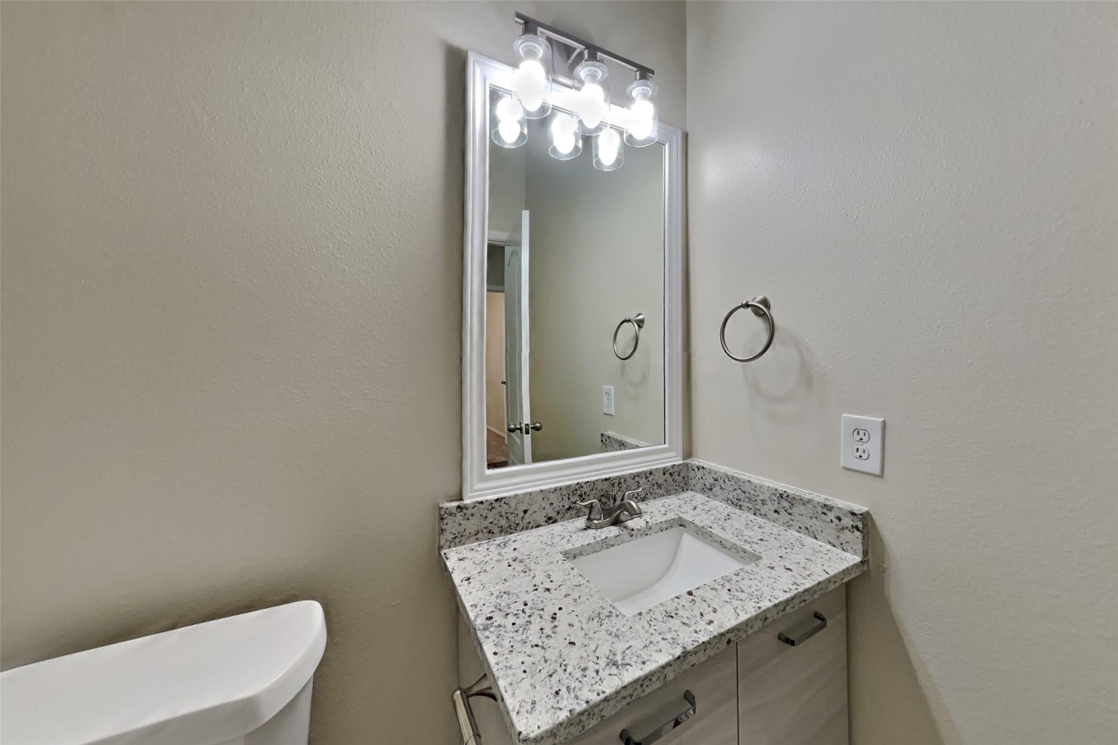 21542 Kings Bend Drive Property Photo 15