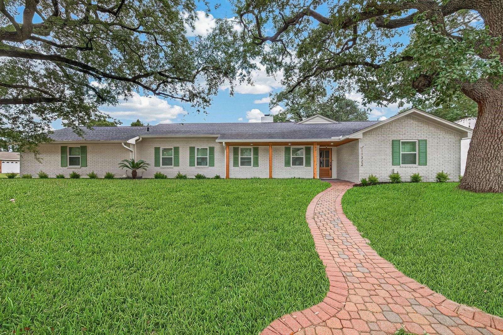 11322 Oak Spring Drive E Property Photo 1