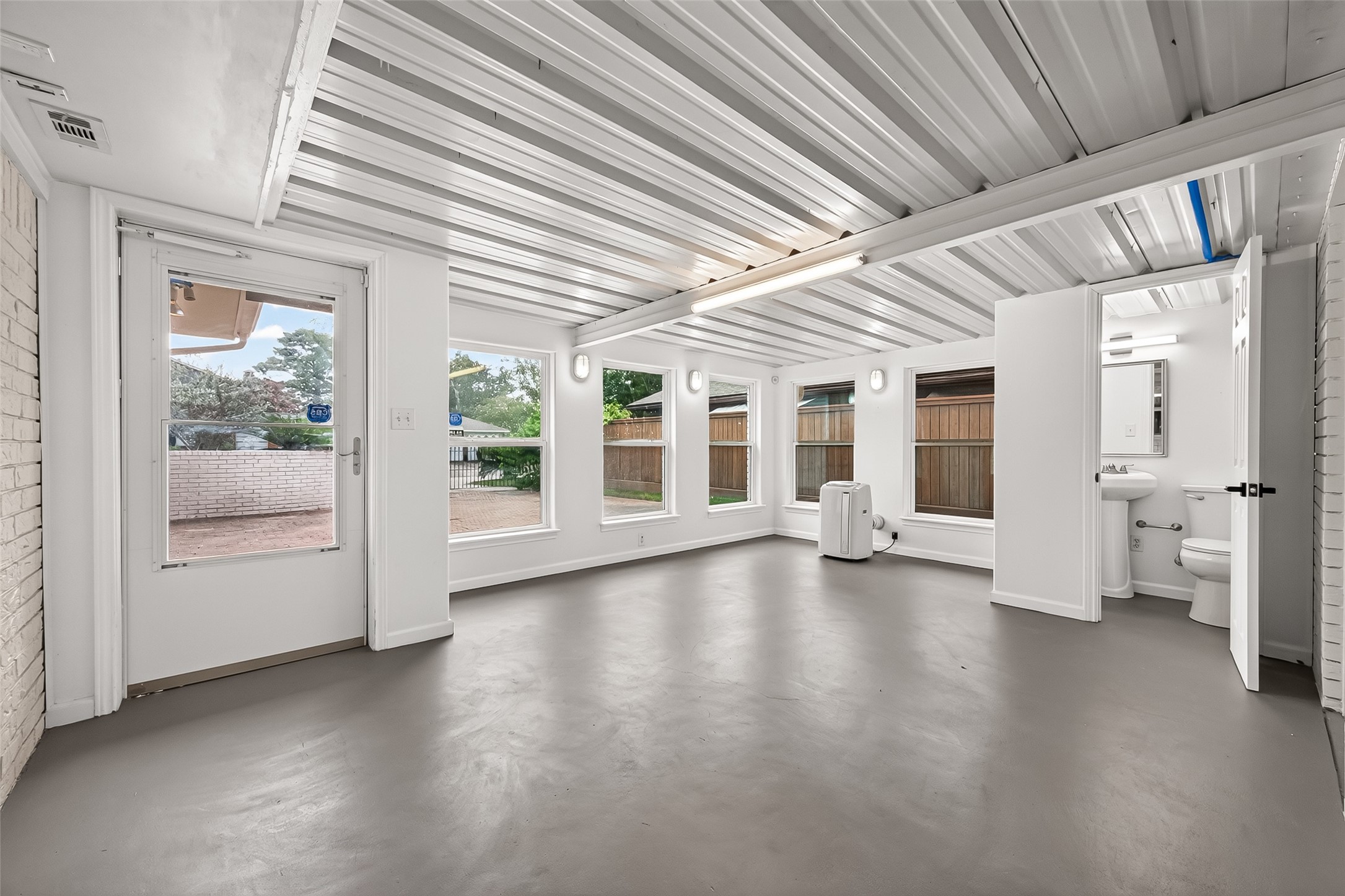 11322 Oak Spring Drive E Property Photo 34