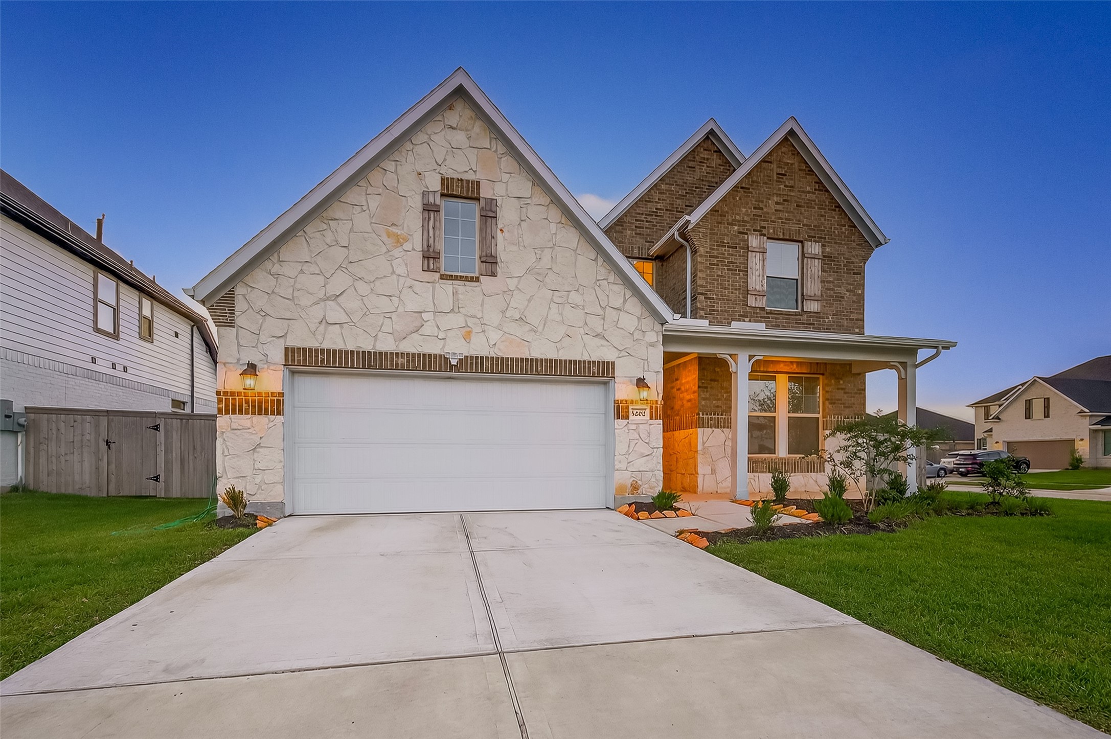 5202 Oakland Bluff Lane Property Photo 2