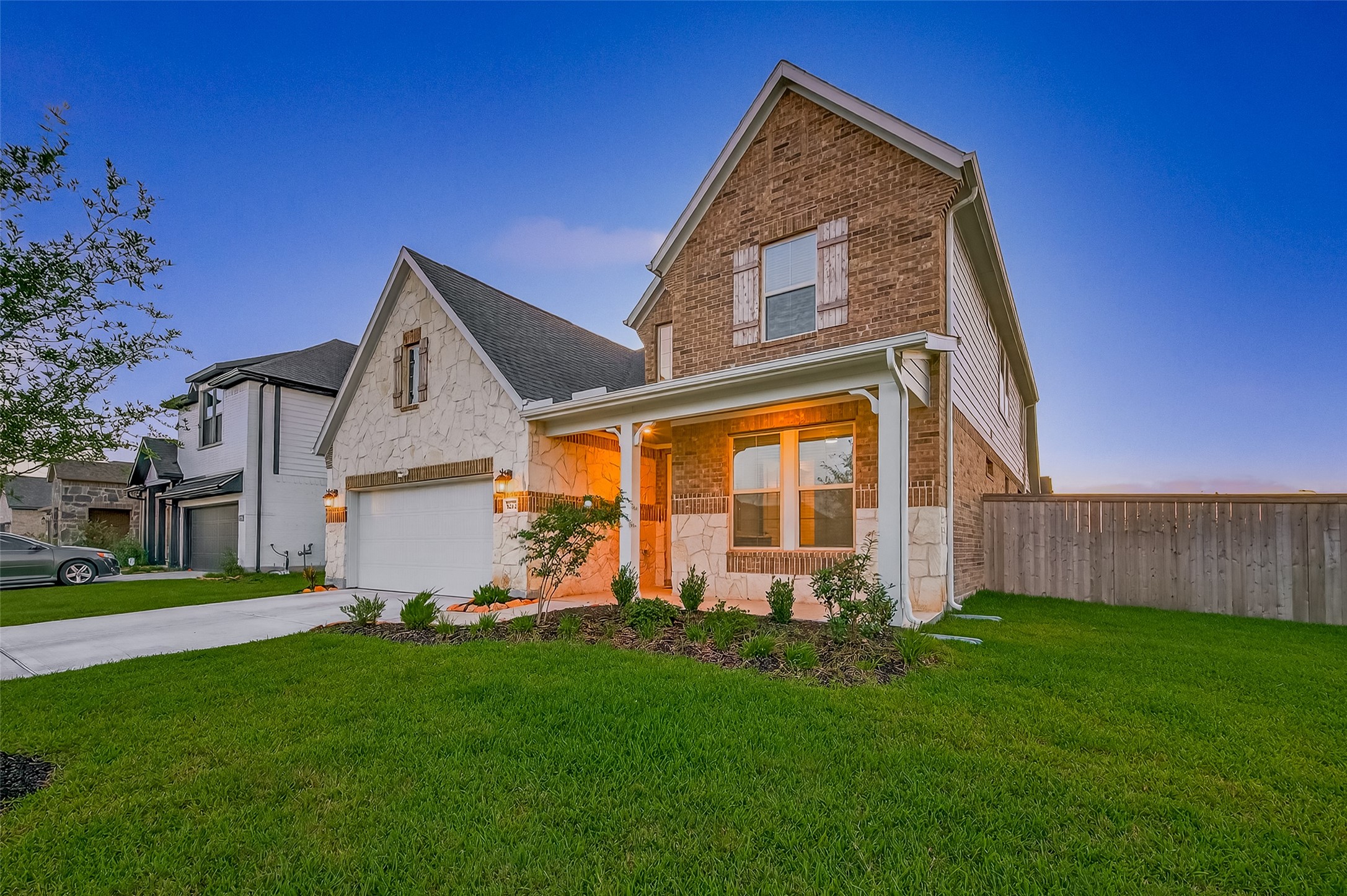 5202 Oakland Bluff Lane Property Photo 4