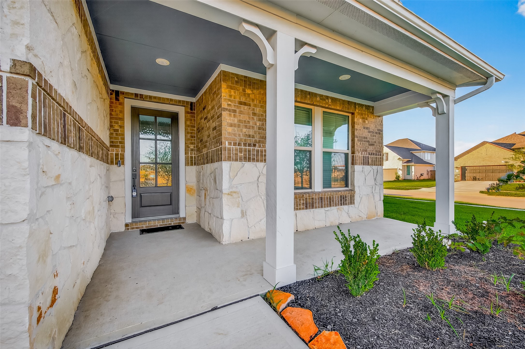 5202 Oakland Bluff Lane Property Photo 9