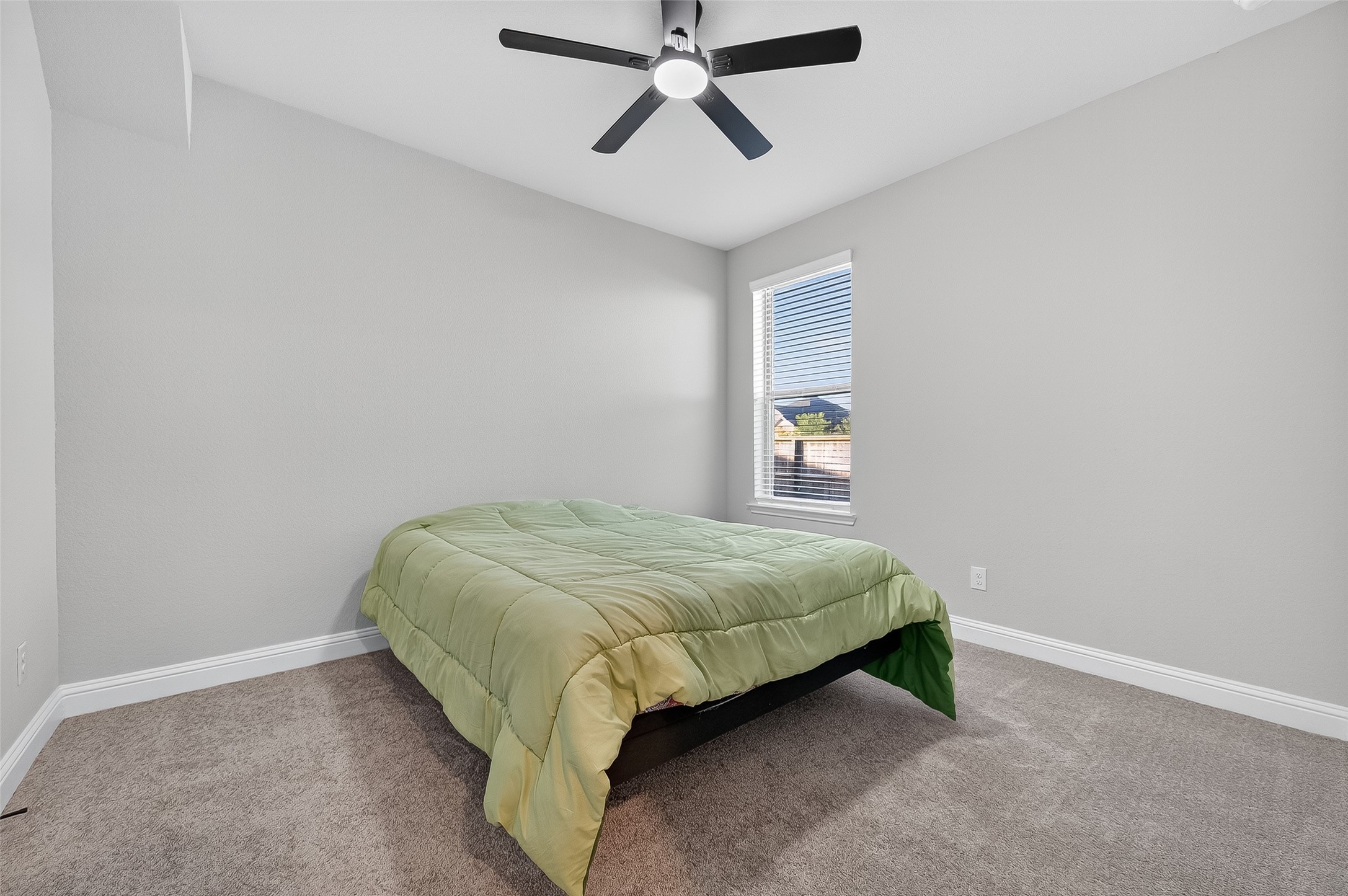 5202 Oakland Bluff Lane Property Photo 14