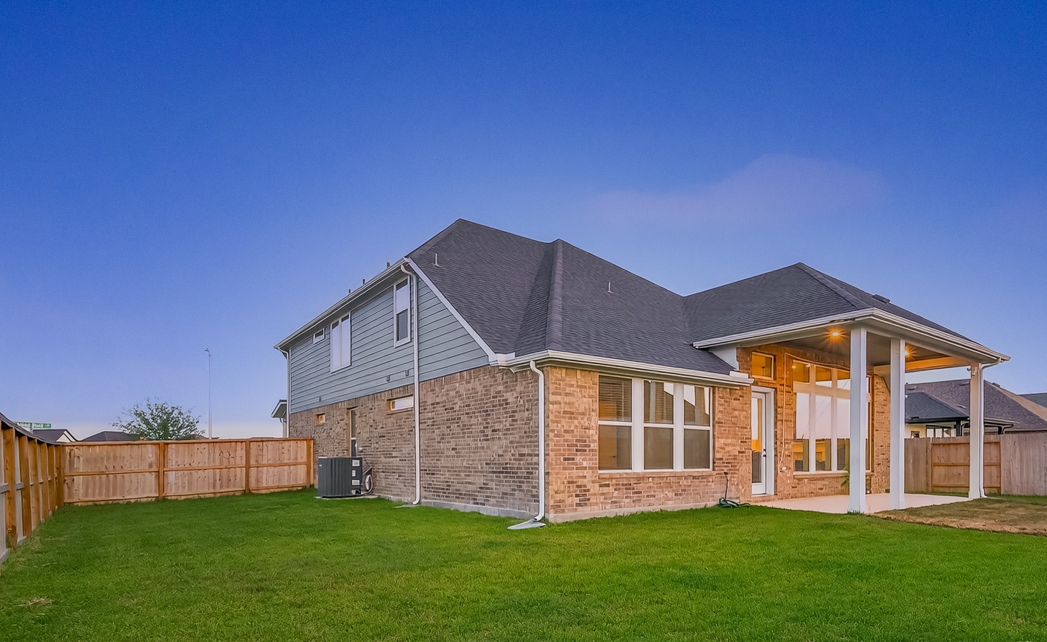 5202 Oakland Bluff Lane Property Photo 39