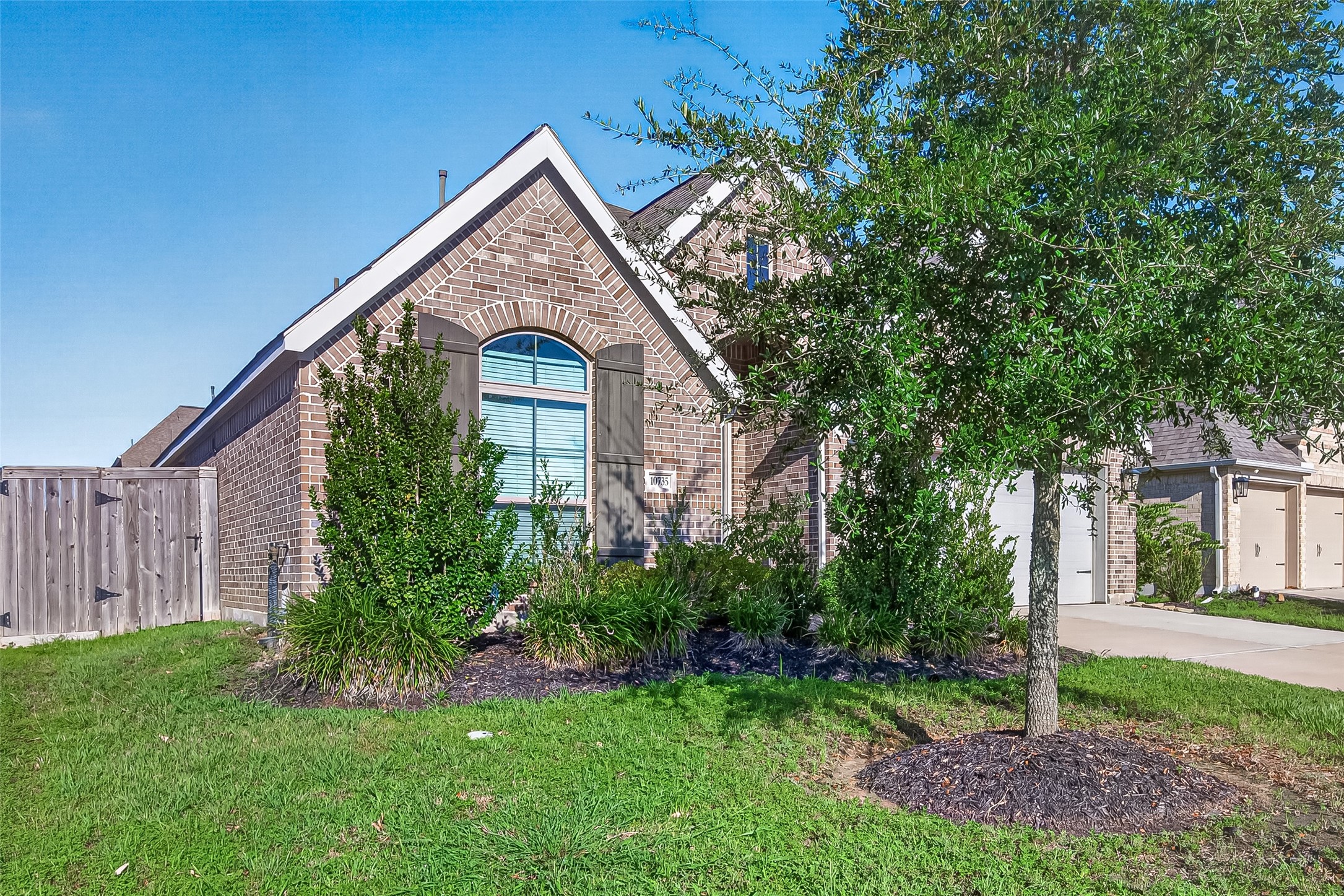 10735 Lacaille Lane Property Photo 4