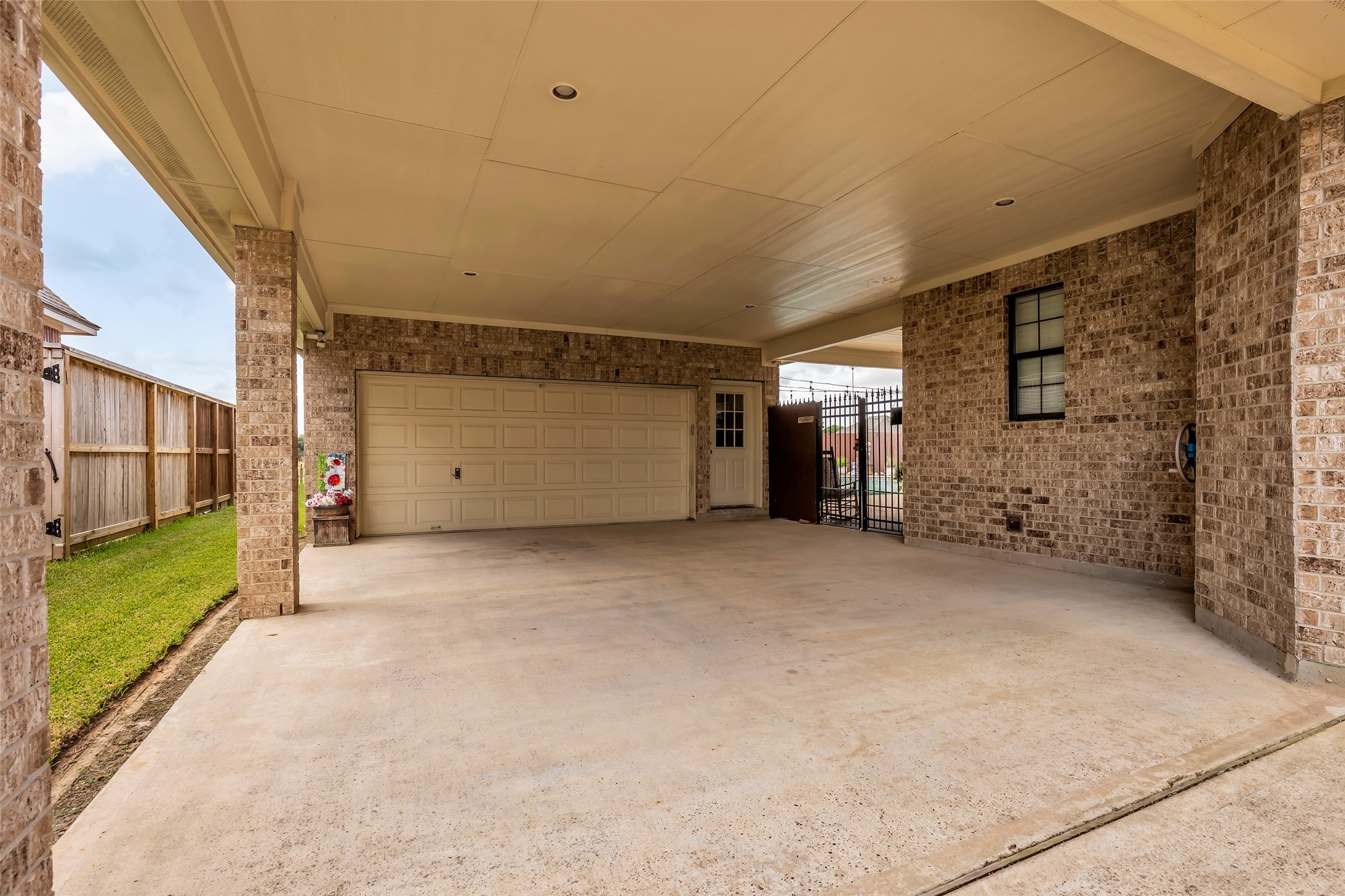 1813 Mesa Verde Drive Property Photo 3
