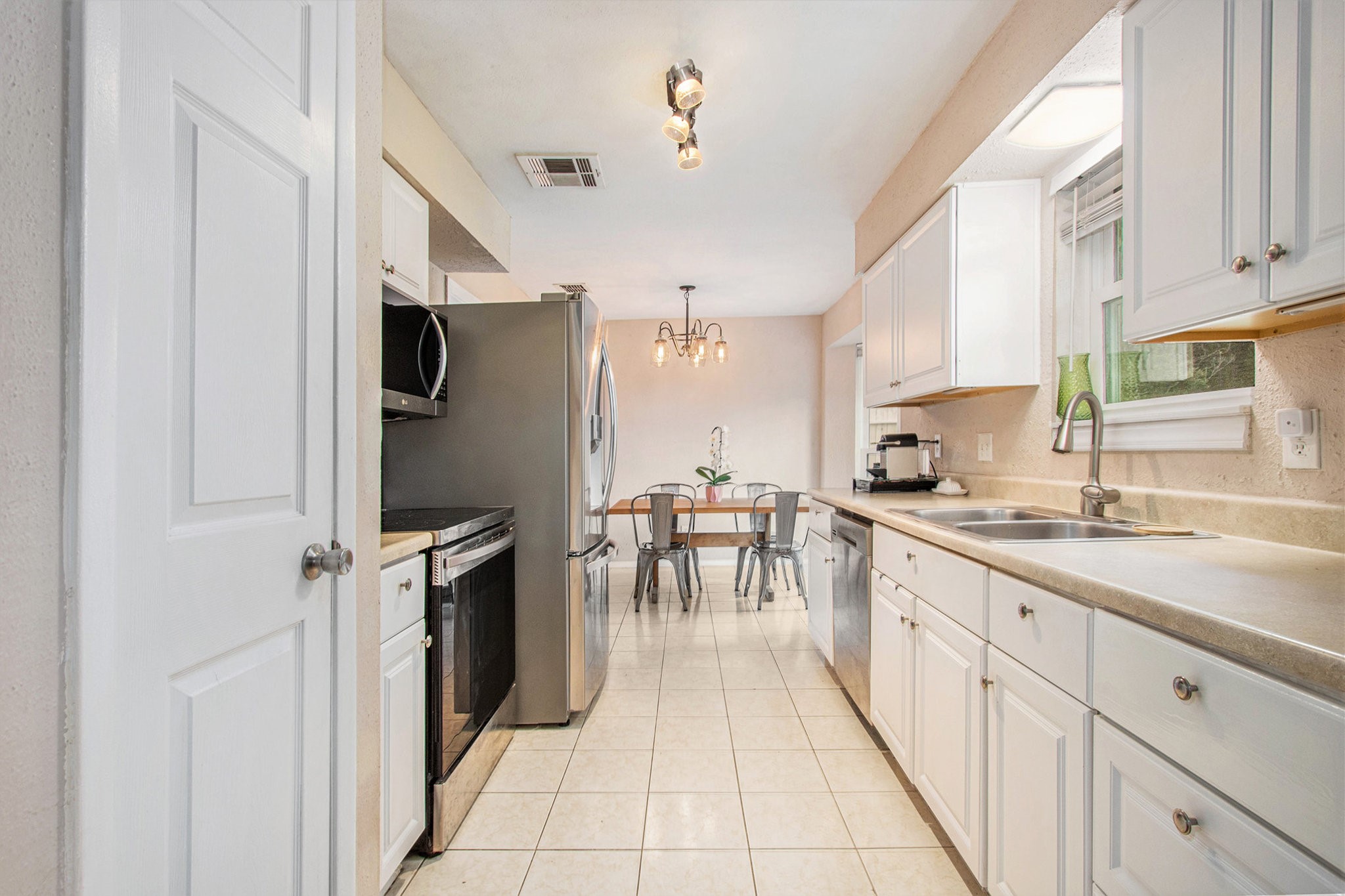 17223 Fife Lane Property Photo 6