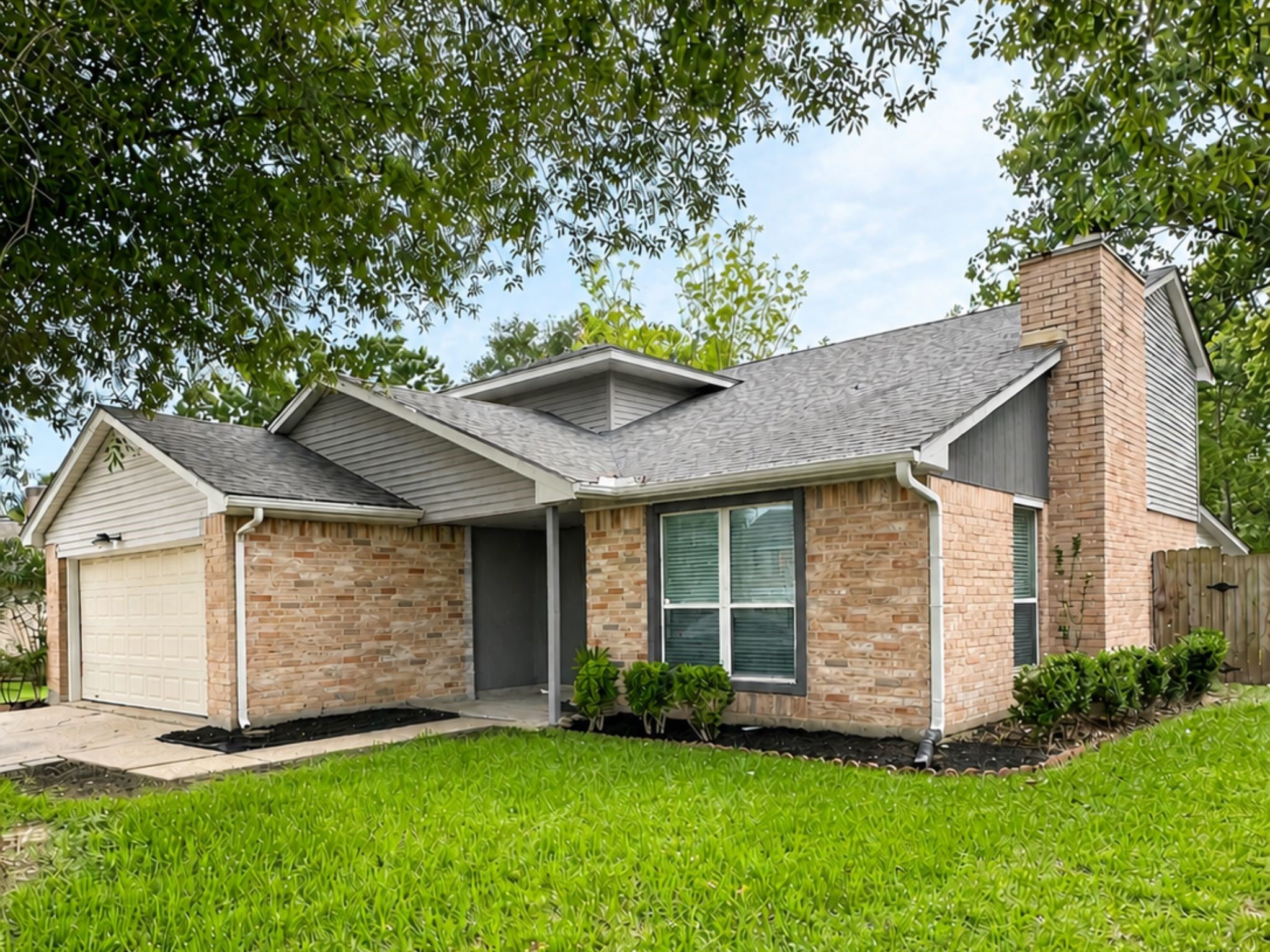5323 Windsong Trail Property Photo 6