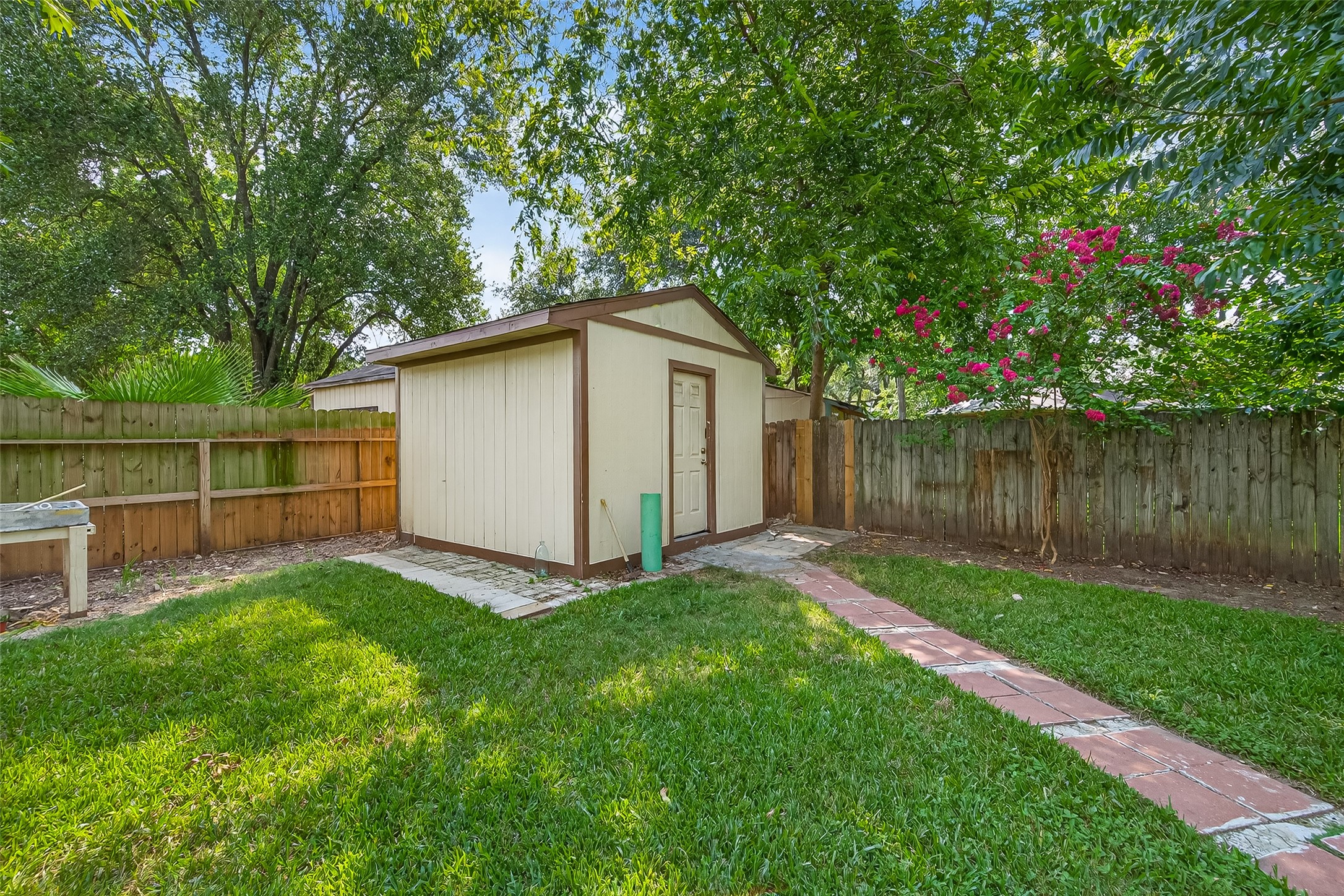 5323 Windsong Trail Property Photo 28