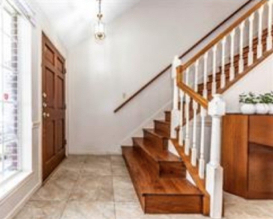 14303 Oak Chase Drive Property Photo 3