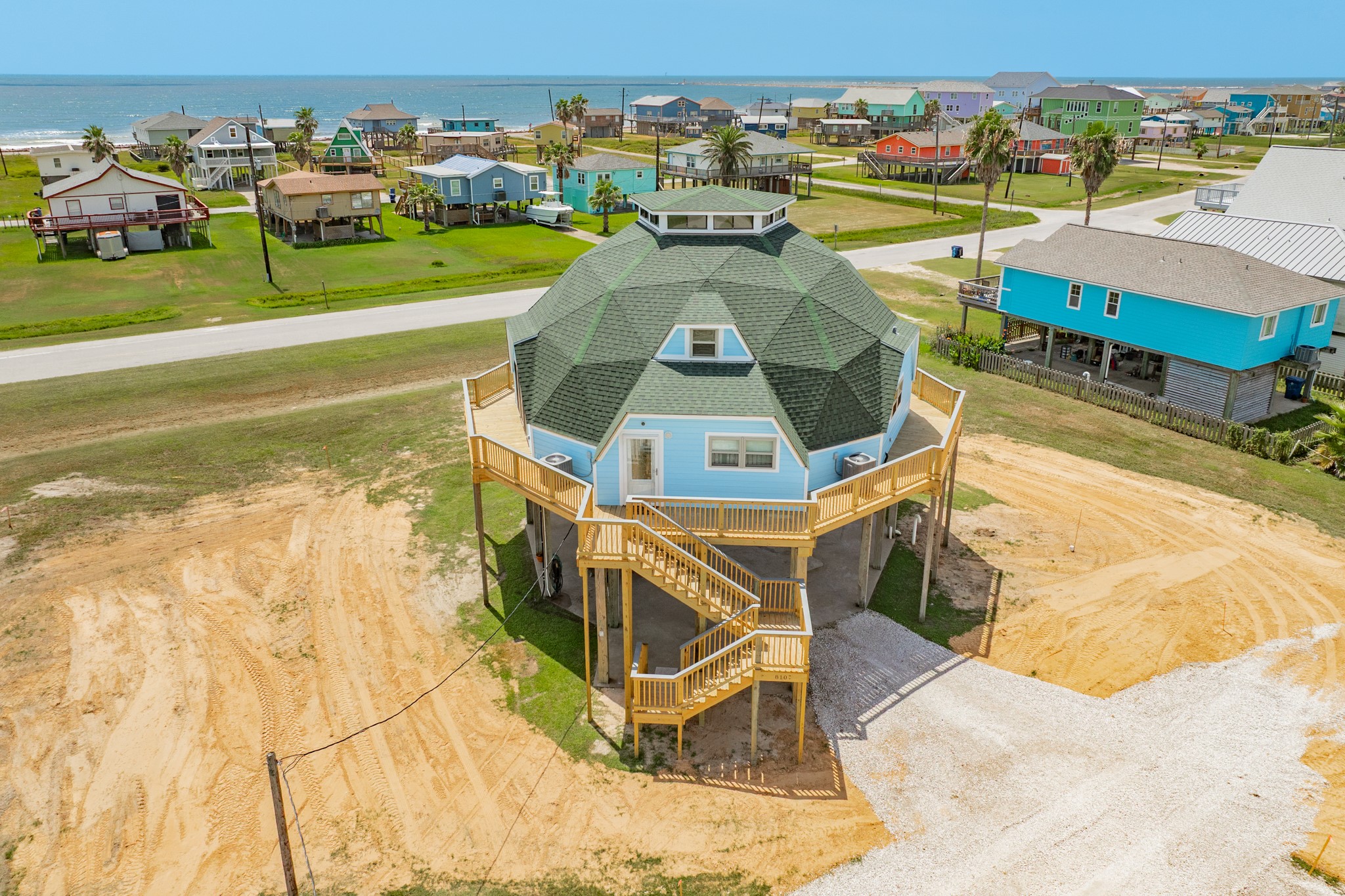 810 Surf Drive Property Photo 1