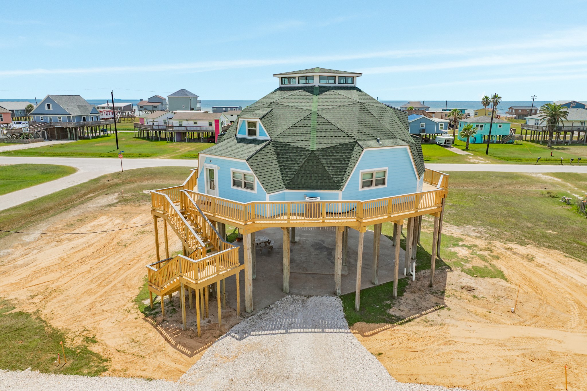 810 Surf Drive Property Photo 3
