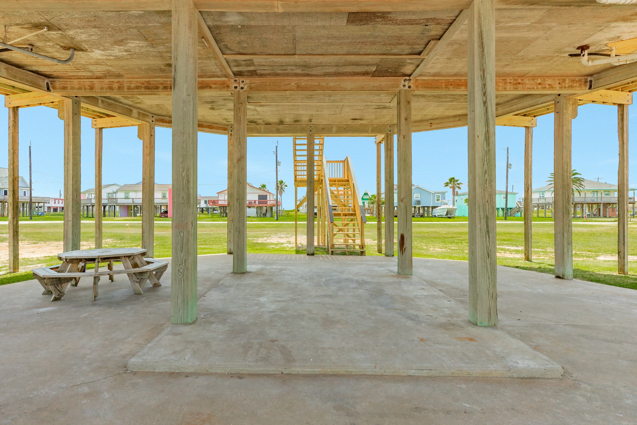 810 Surf Drive Property Photo 8