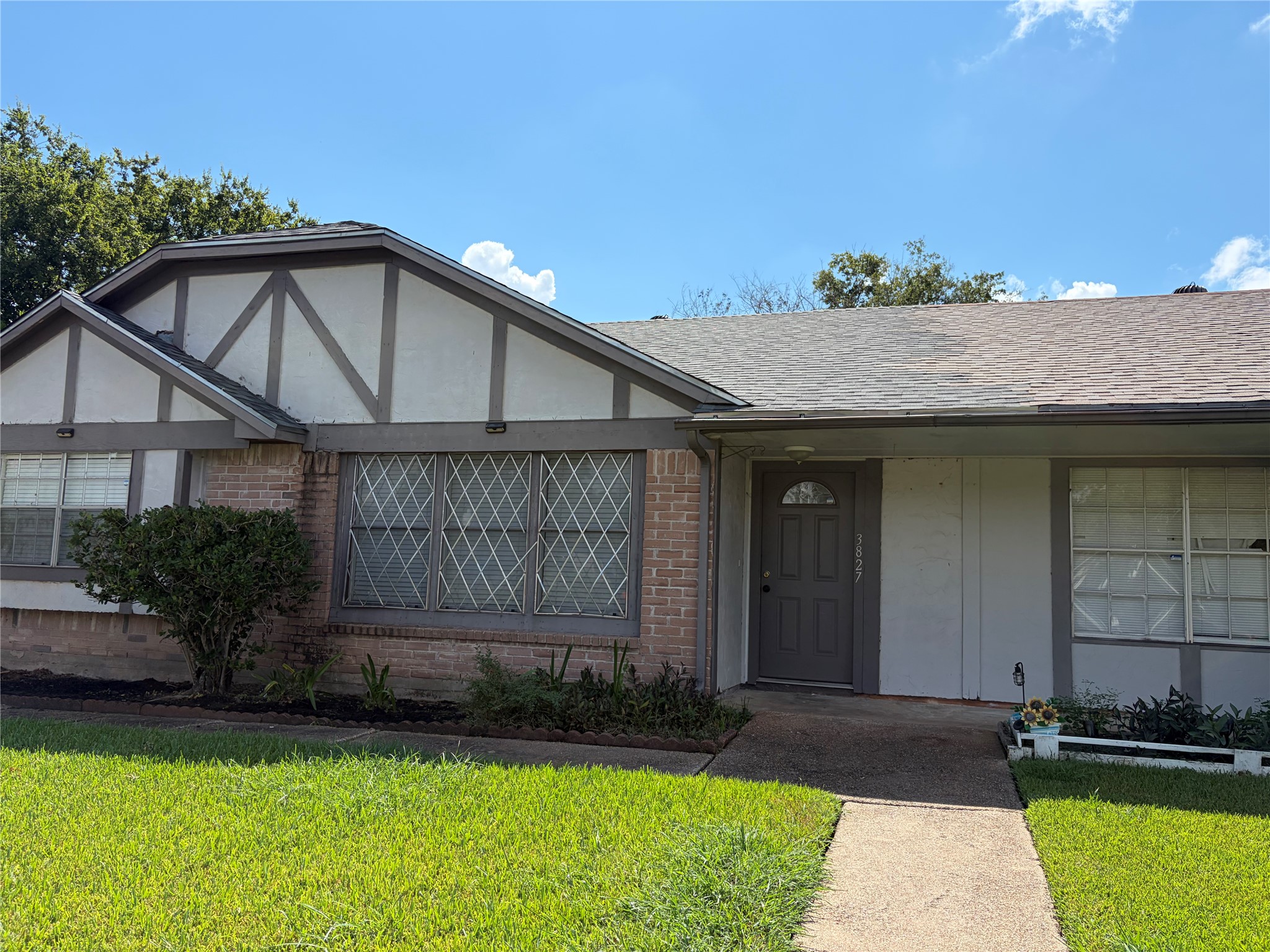 3827 Old Post Road Property Photo 1