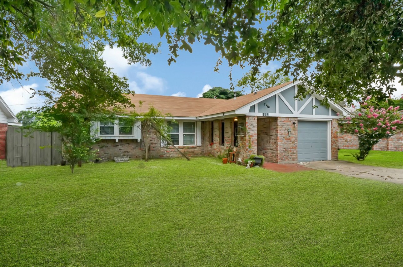 815 Overbluff Street Property Photo 2