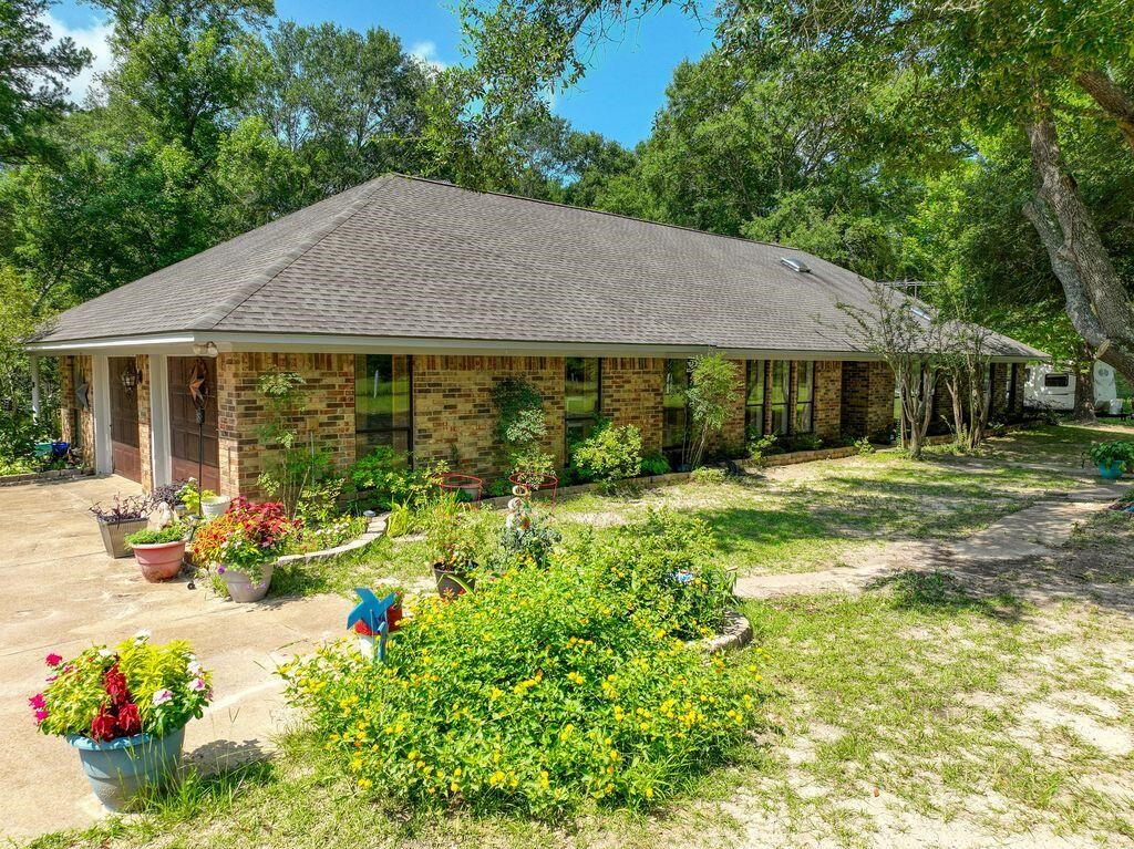 17657 Fm 2022 N Property Photo 4
