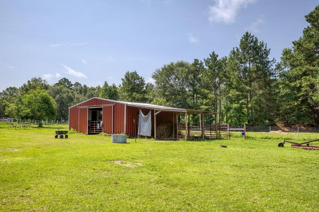 17657 Fm 2022 N Property Photo 37
