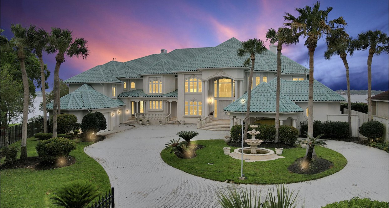 2210 Twin Oaks Property Photo