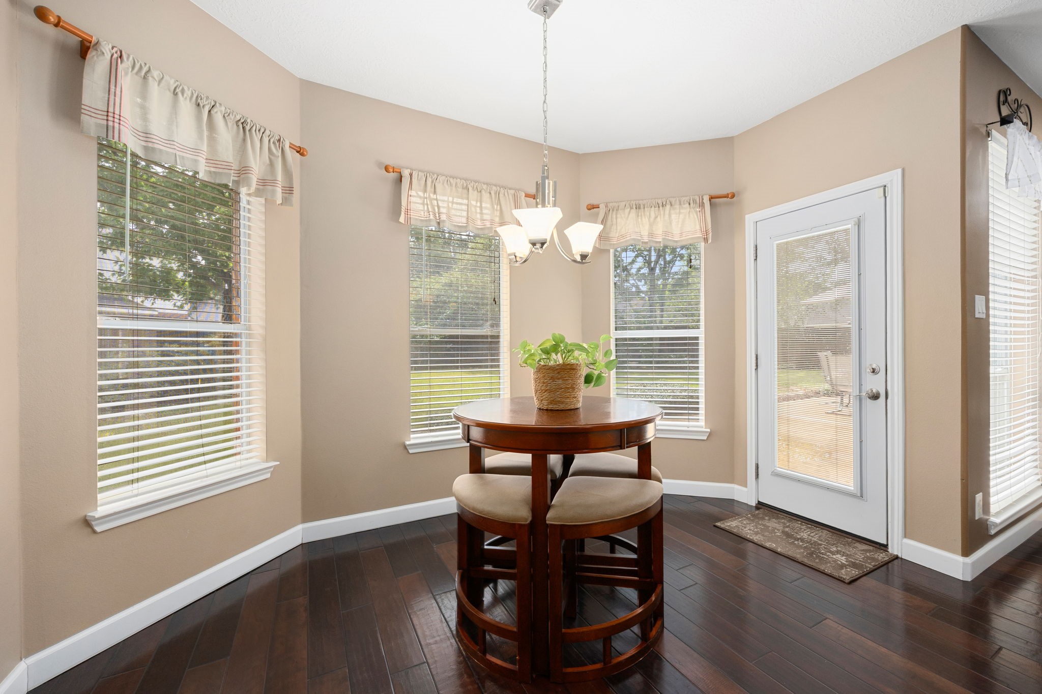 1427 Queens Bay Drive Property Photo 7