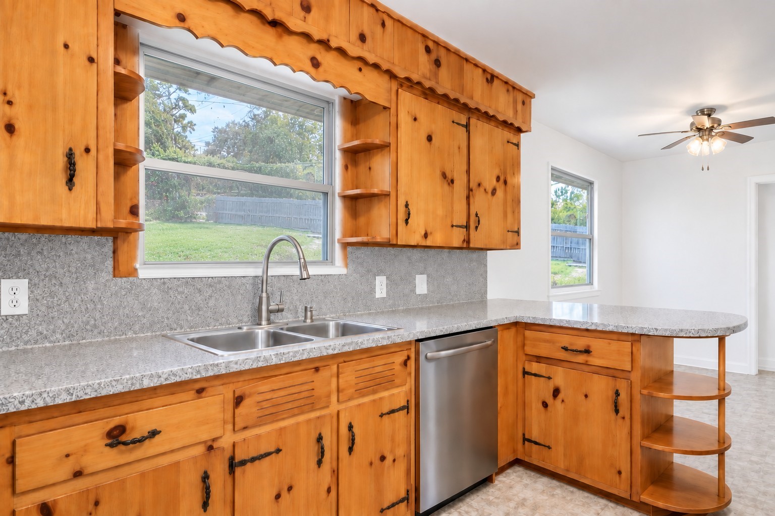 1301 Olive Street Property Photo 3