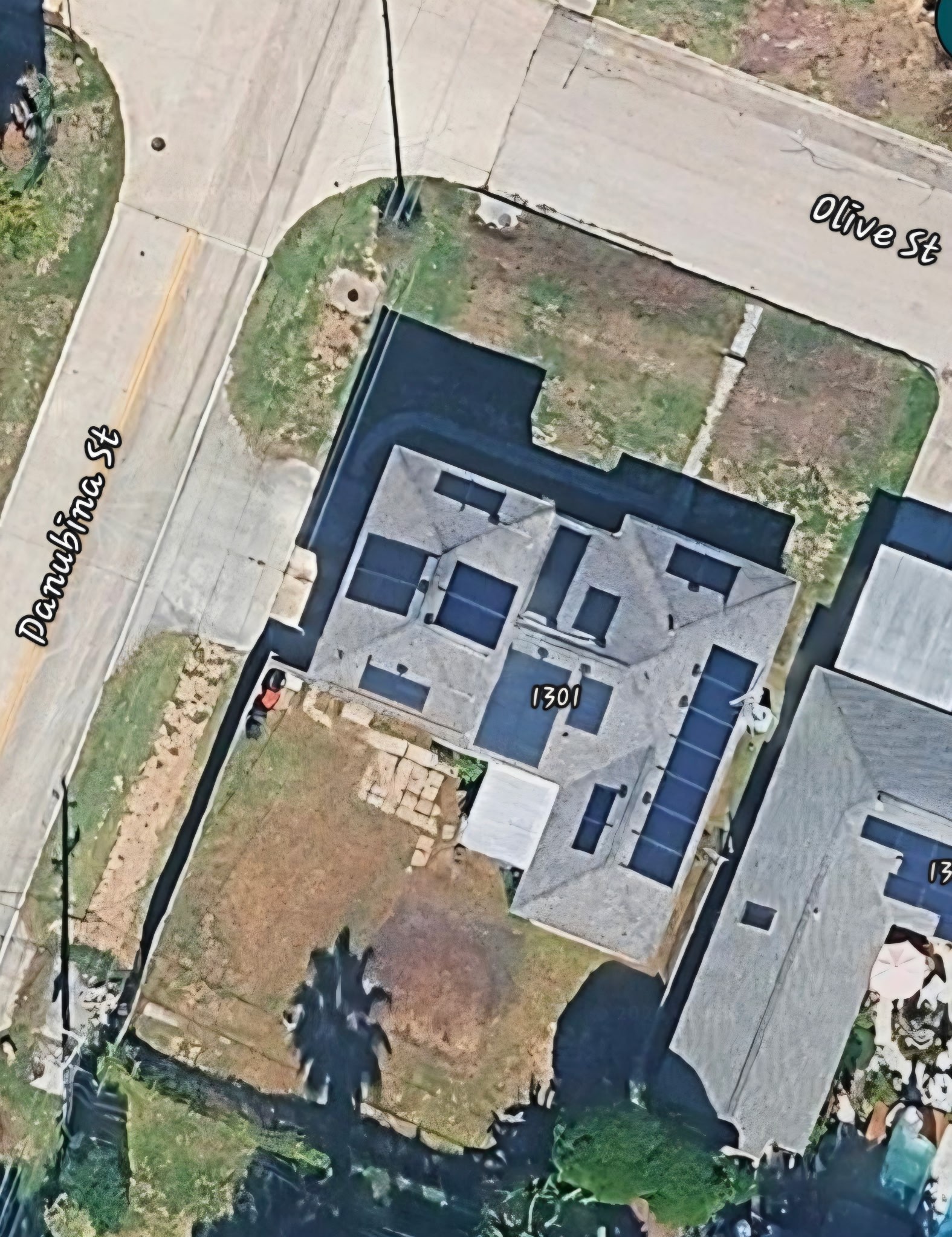 1301 Olive Street Property Photo 28
