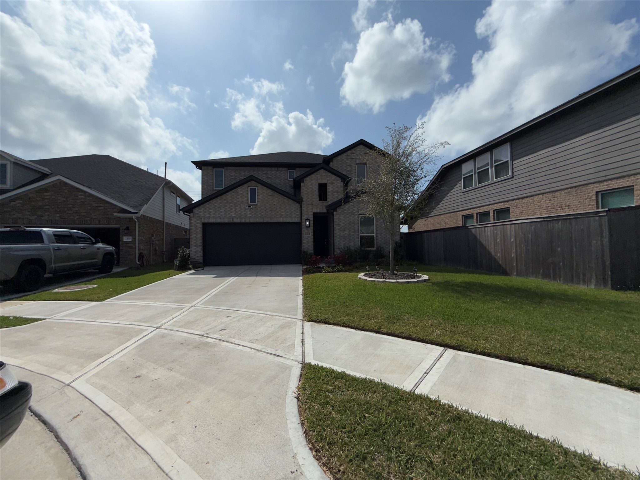 2412 Elliott Shore Lane Property Photo 2
