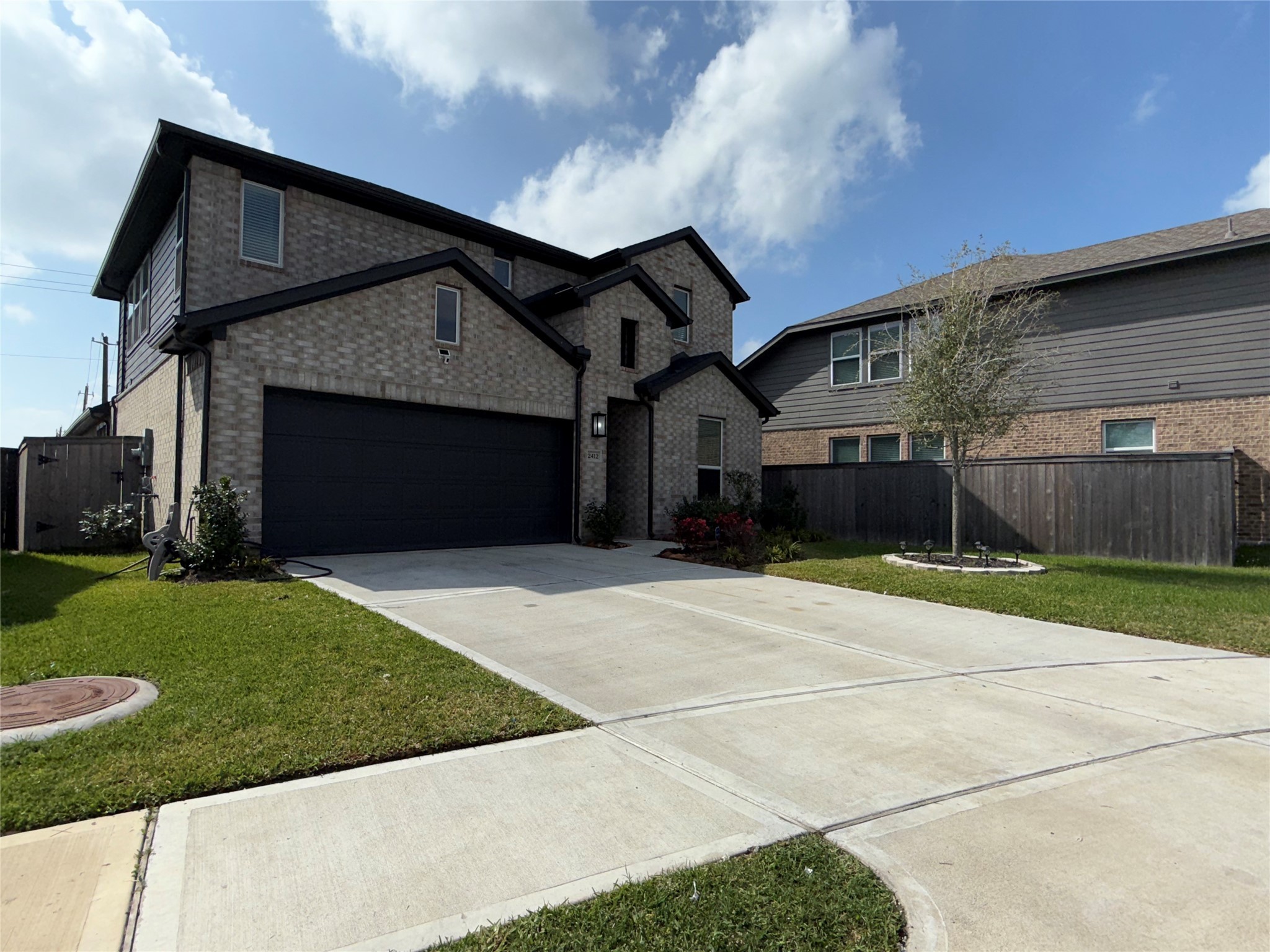 2412 Elliott Shore Lane Property Photo 3