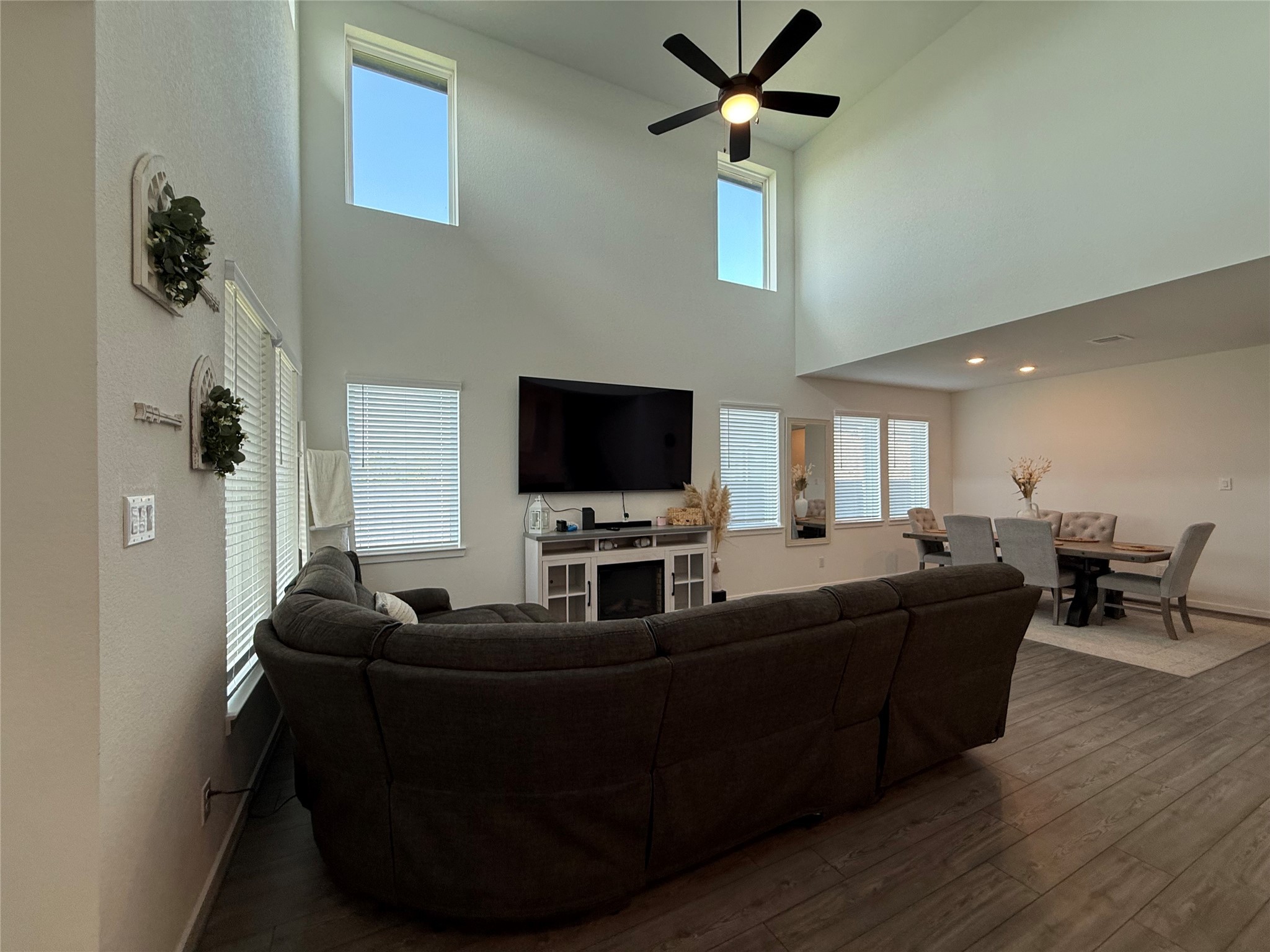 2412 Elliott Shore Lane Property Photo 5