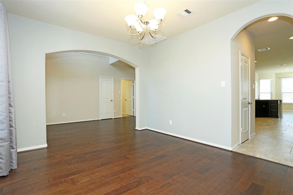 9702 Massanutten Lane Property Photo 4