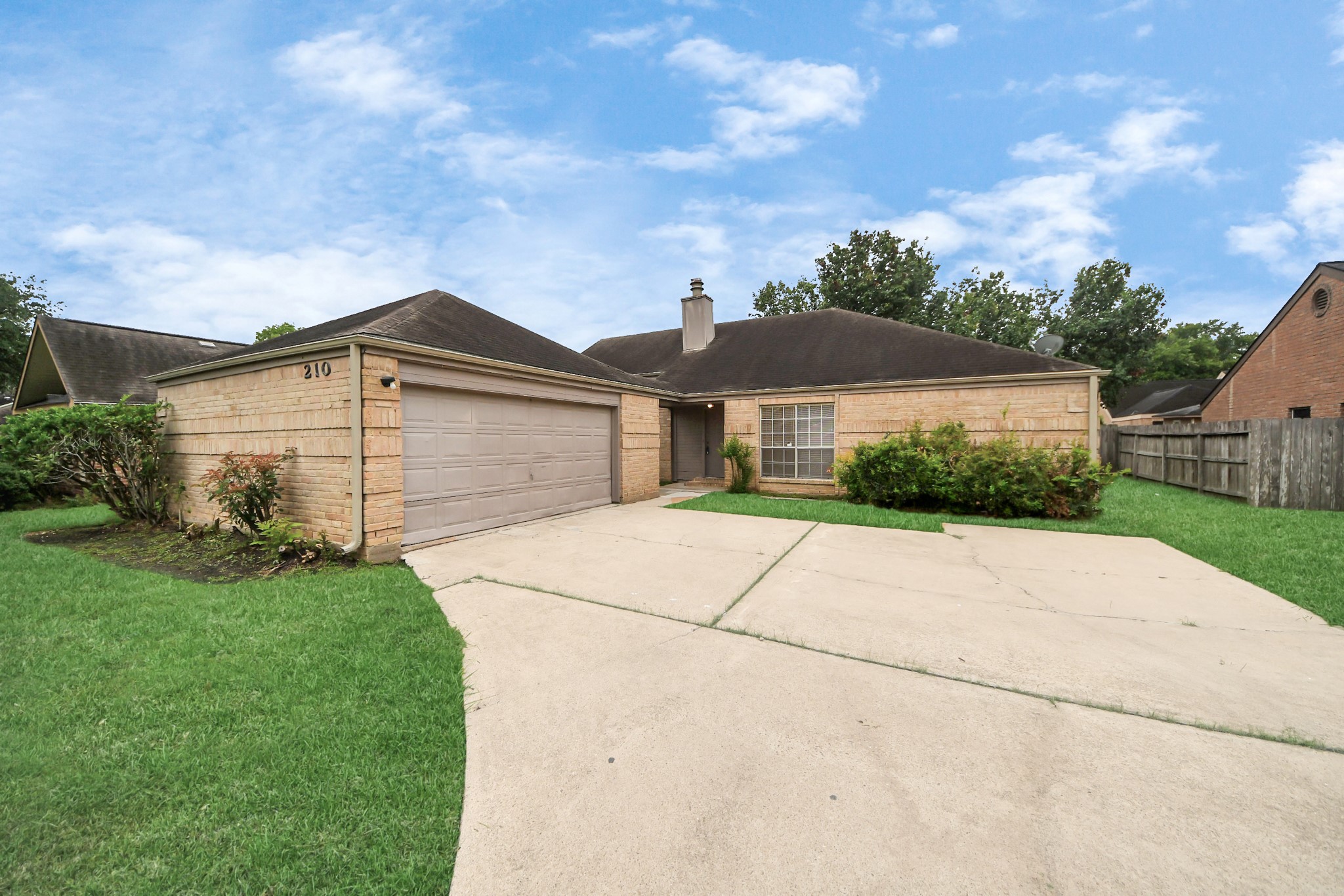 210 Squires Bend Property Photo 1
