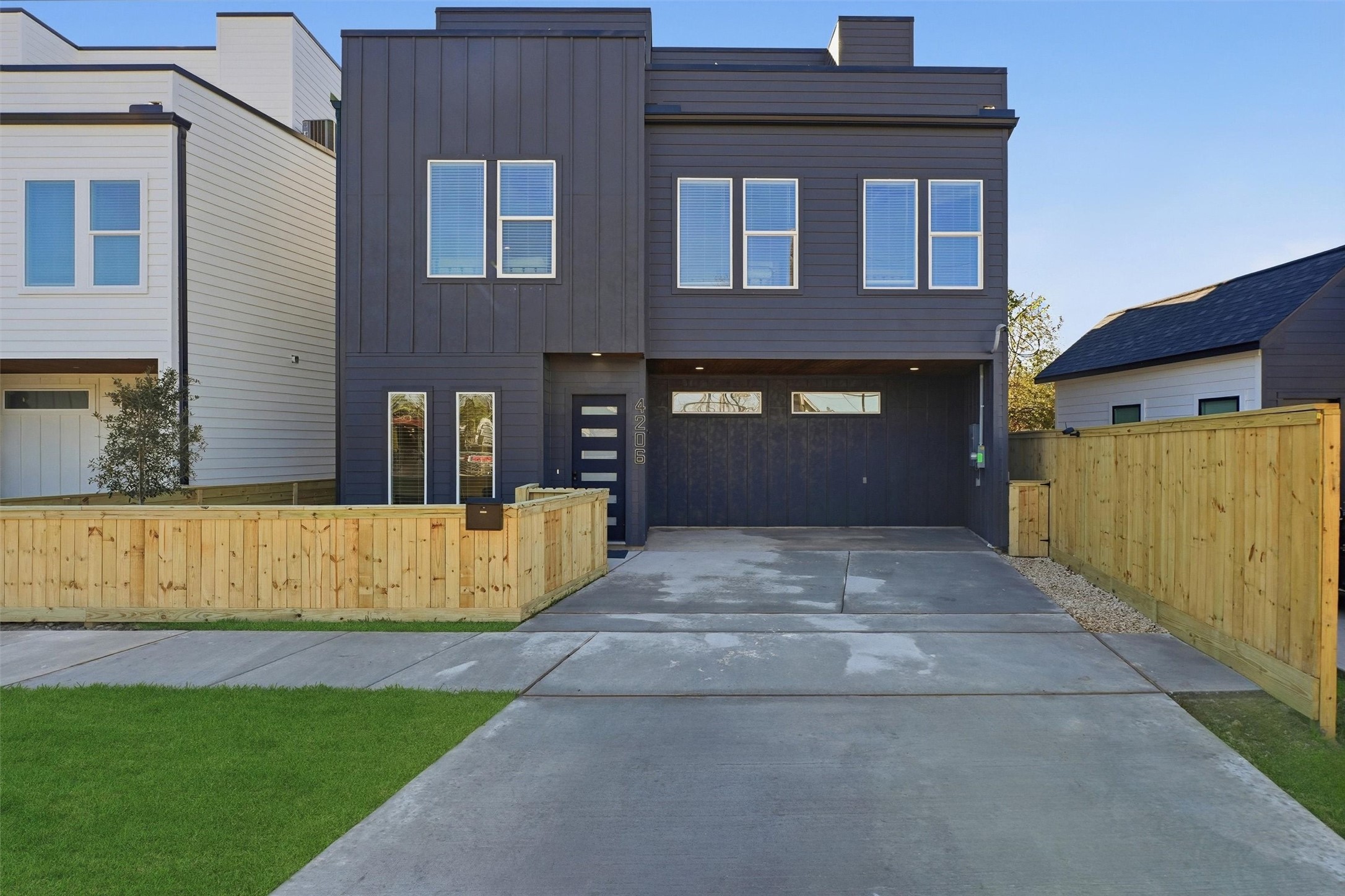 4206 Fox Street Property Photo 6