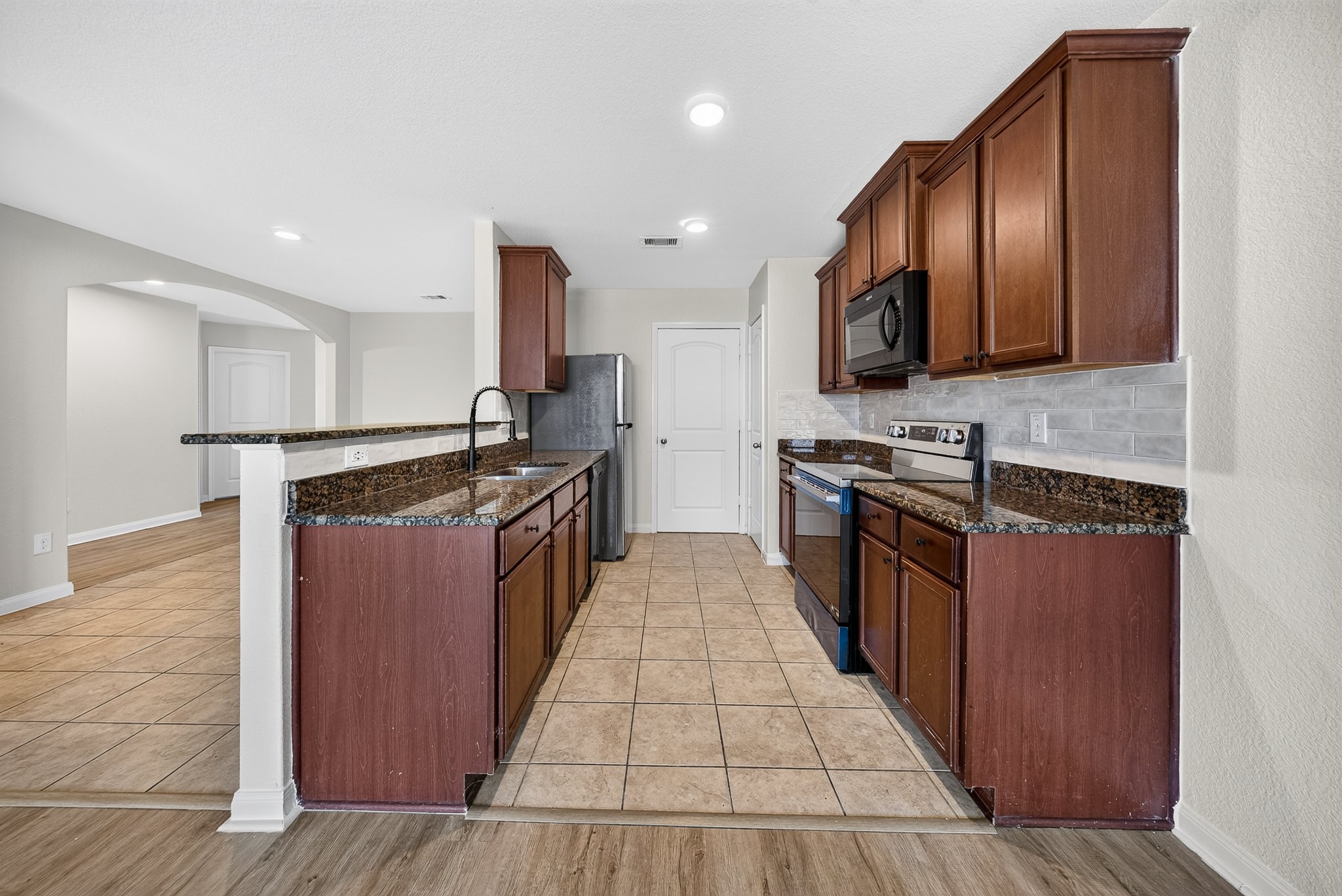21315 Crimson Orchard Drive Property Photo 5