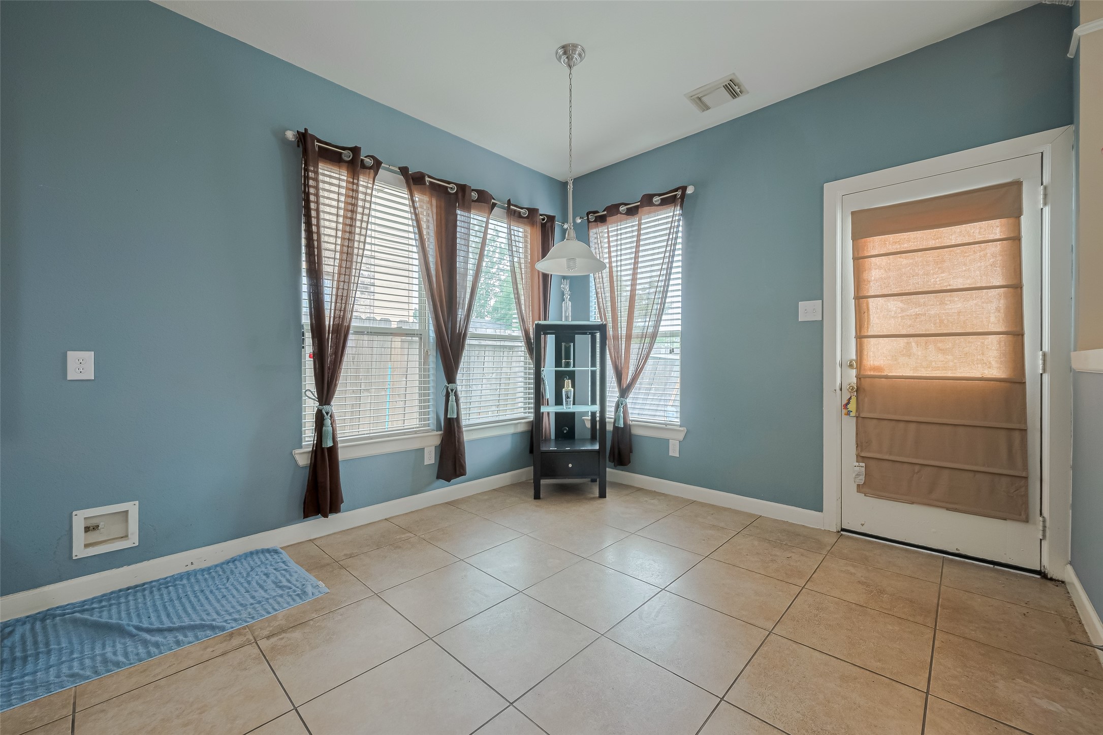 1703 Macclesby Lane Property Photo 10