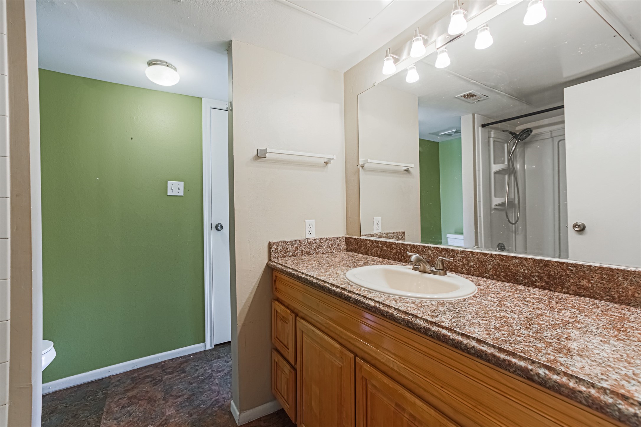 3100 Walnut Bend Lane 422 Property Photo 6