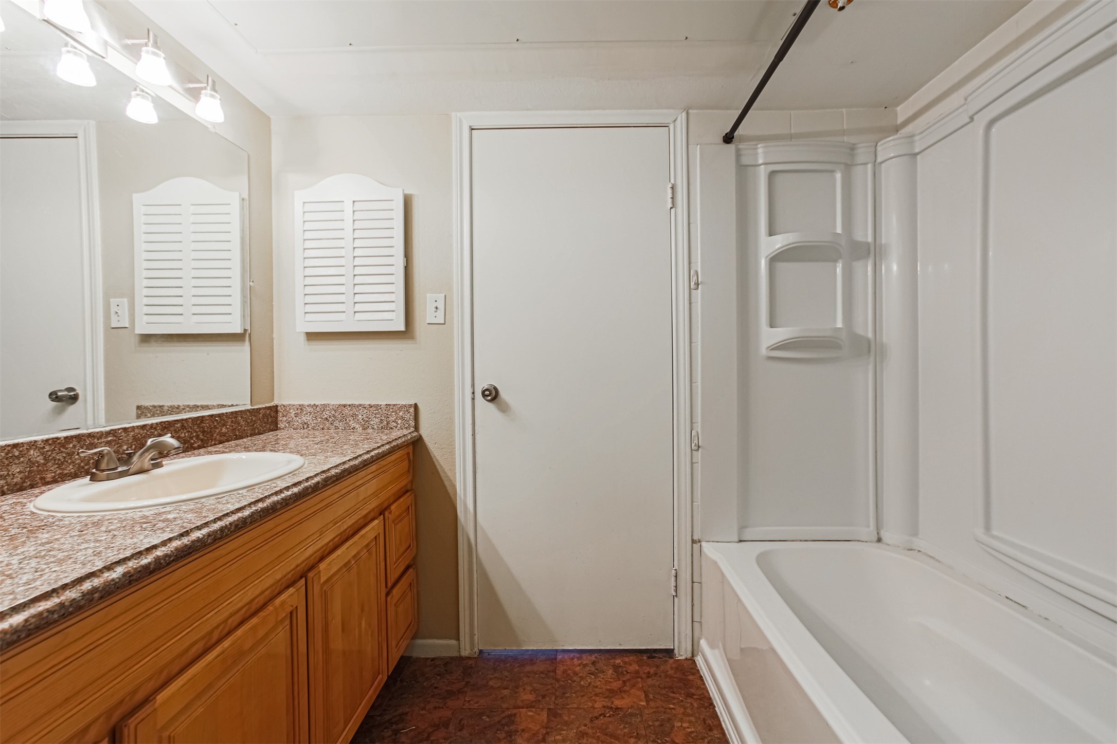 3100 Walnut Bend Lane 422 Property Photo 7