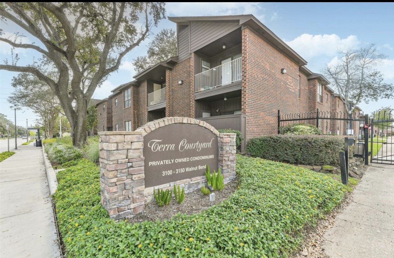 3130 Walnut Bend Lane 422 Property Photo 45