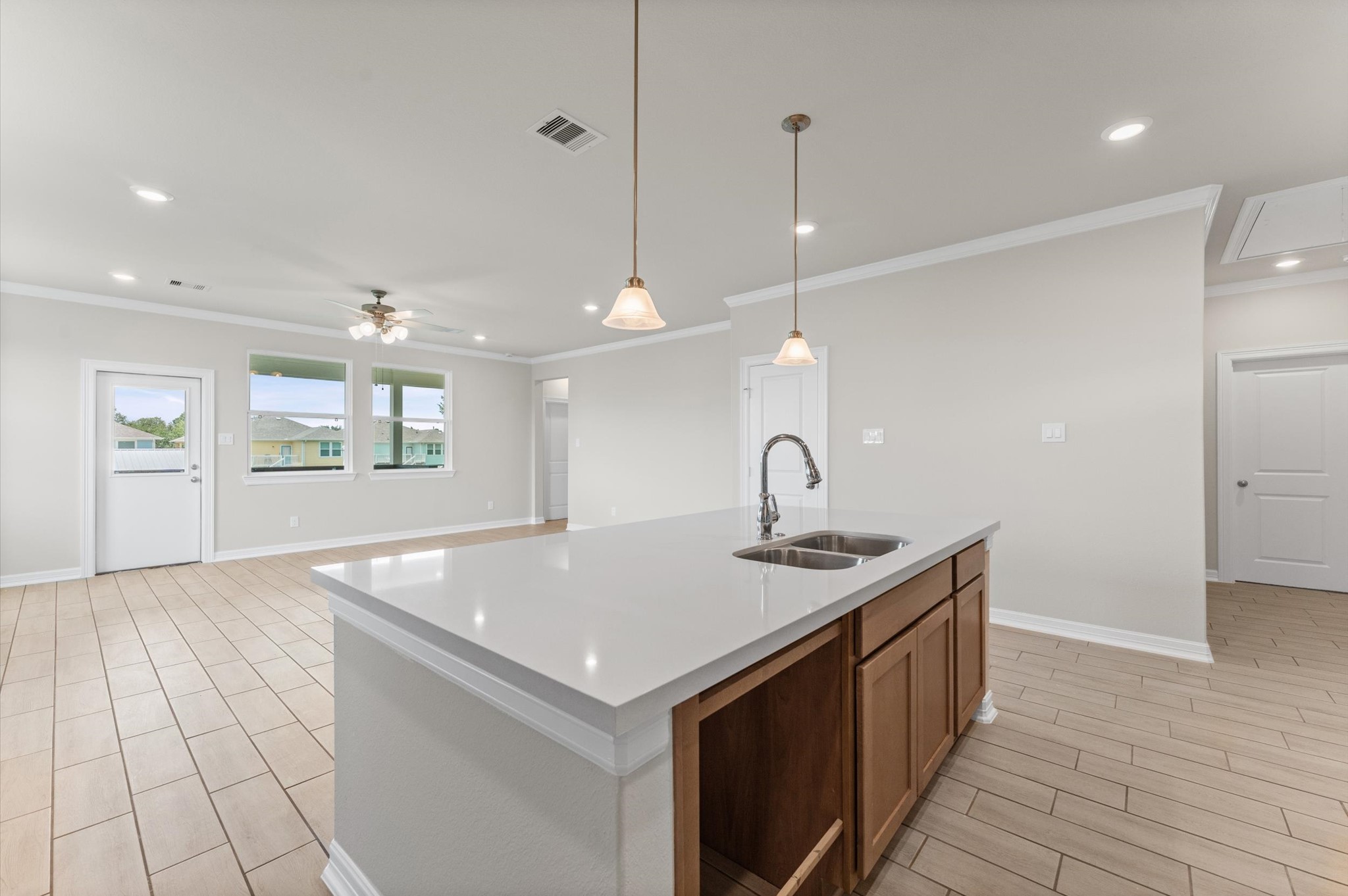 604 Fairfield Street E Property Photo 16