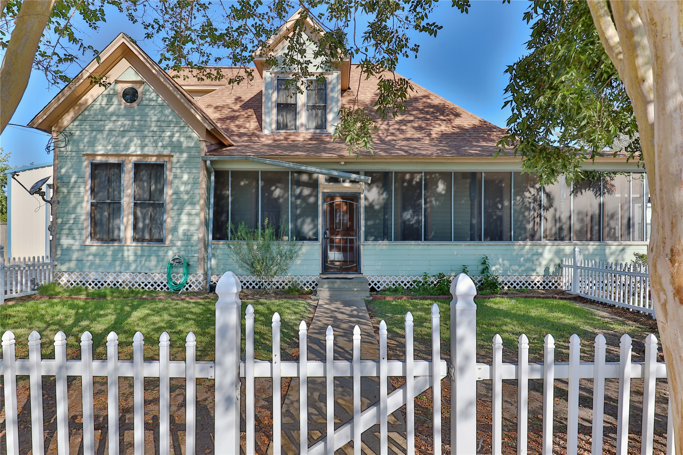 260 Fisher Street Property Photo 2