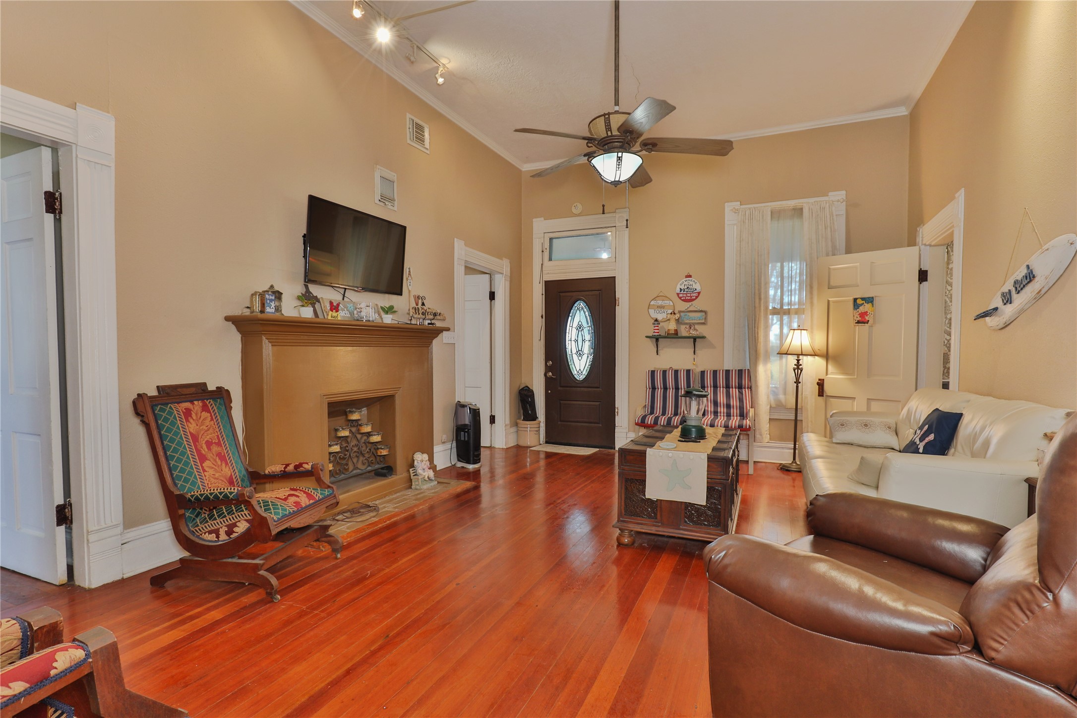 260 Fisher Street Property Photo 9