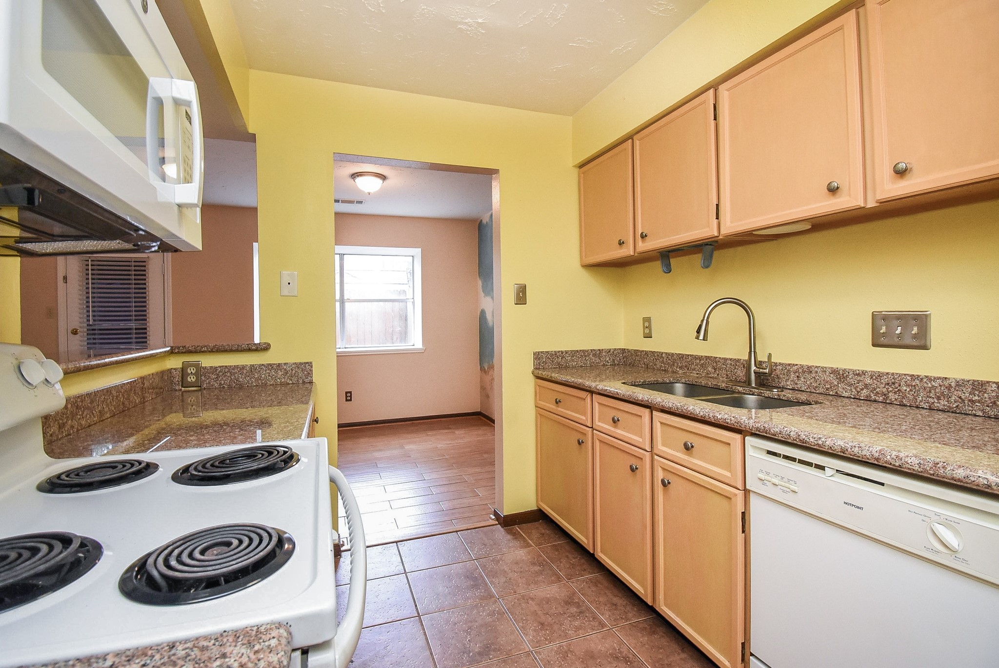 7822 Greenedge Drive Property Photo 7