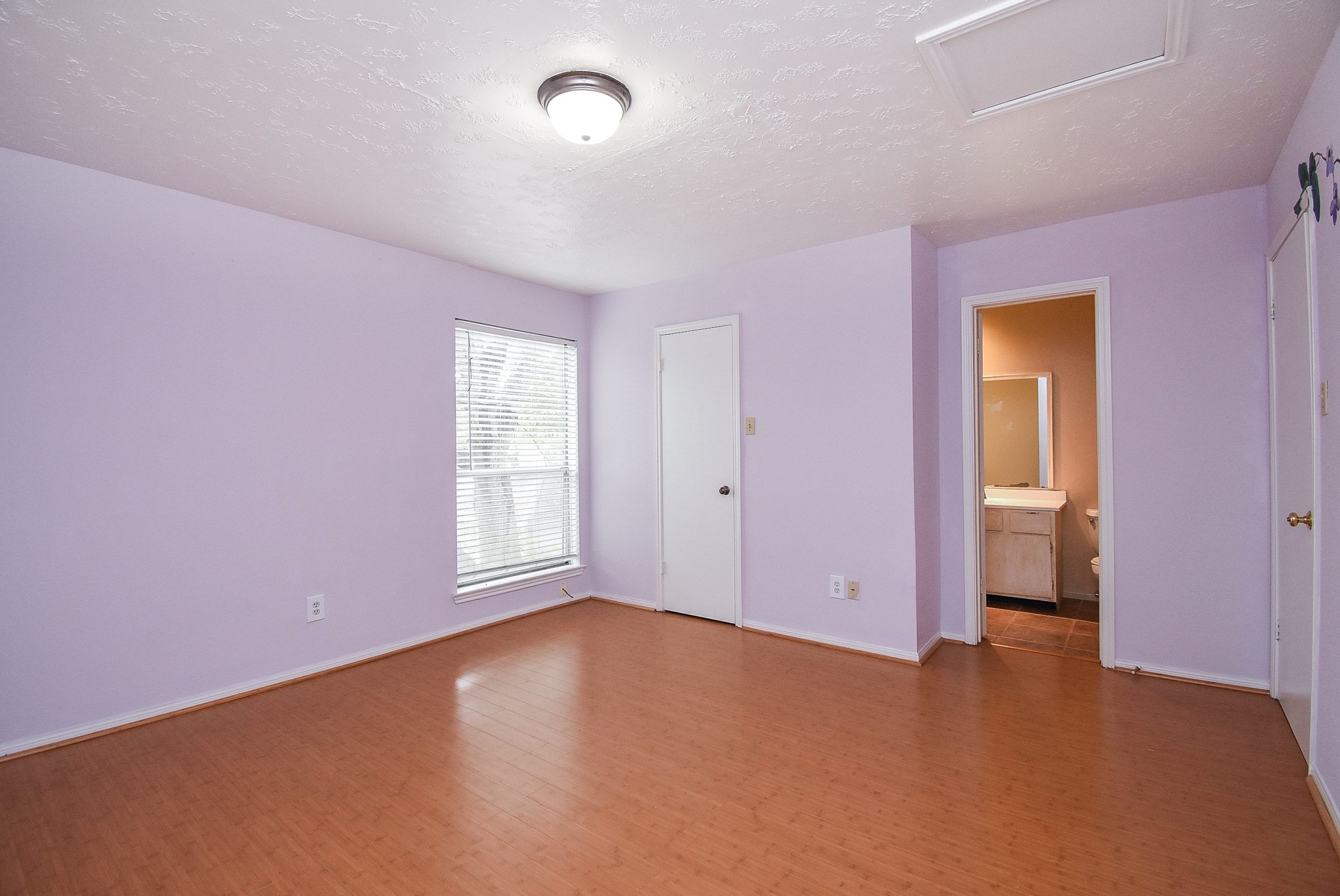 7822 Greenedge Drive Property Photo 10
