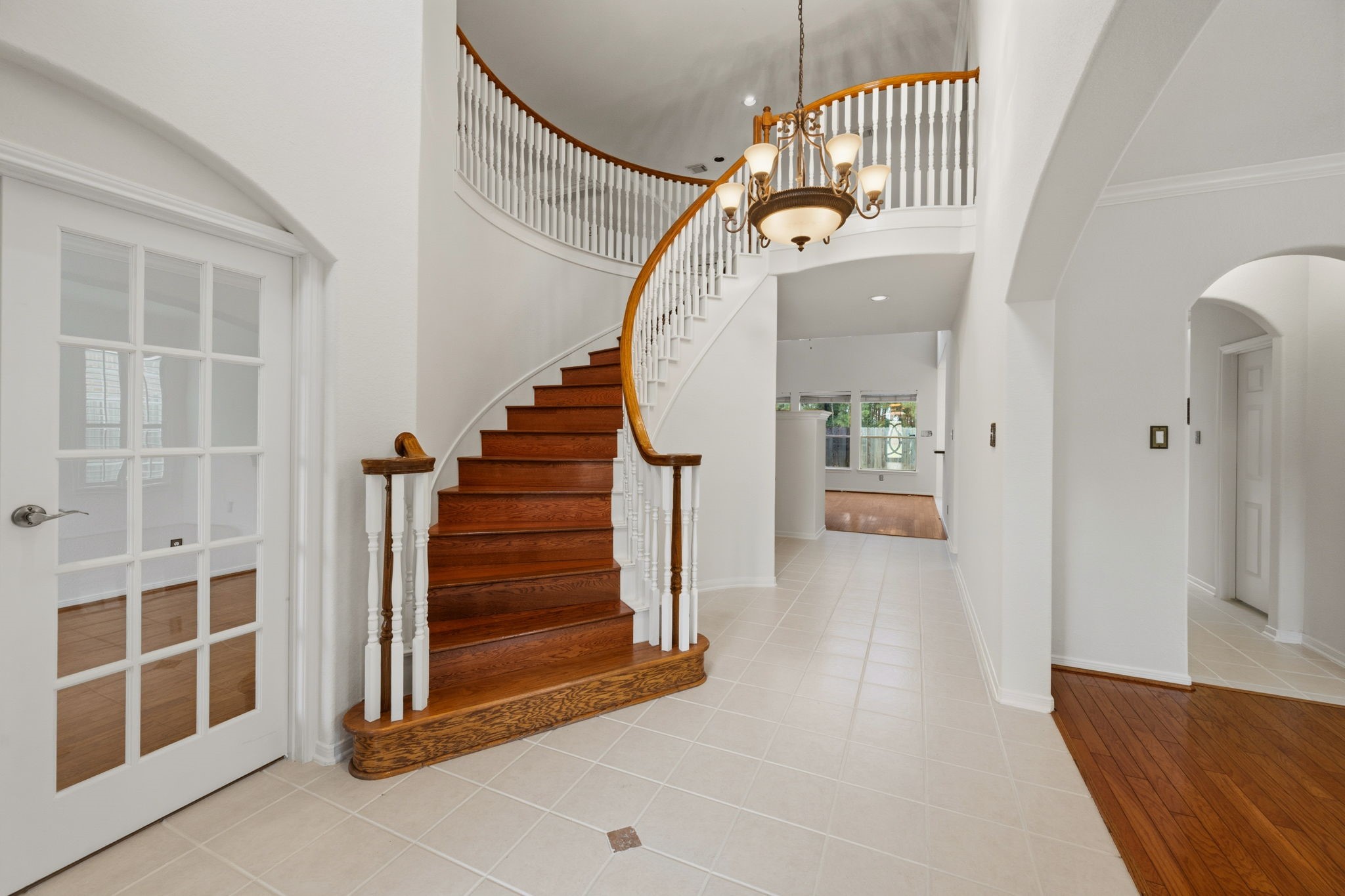 8026 Trophy Place Drive Property Photo 3