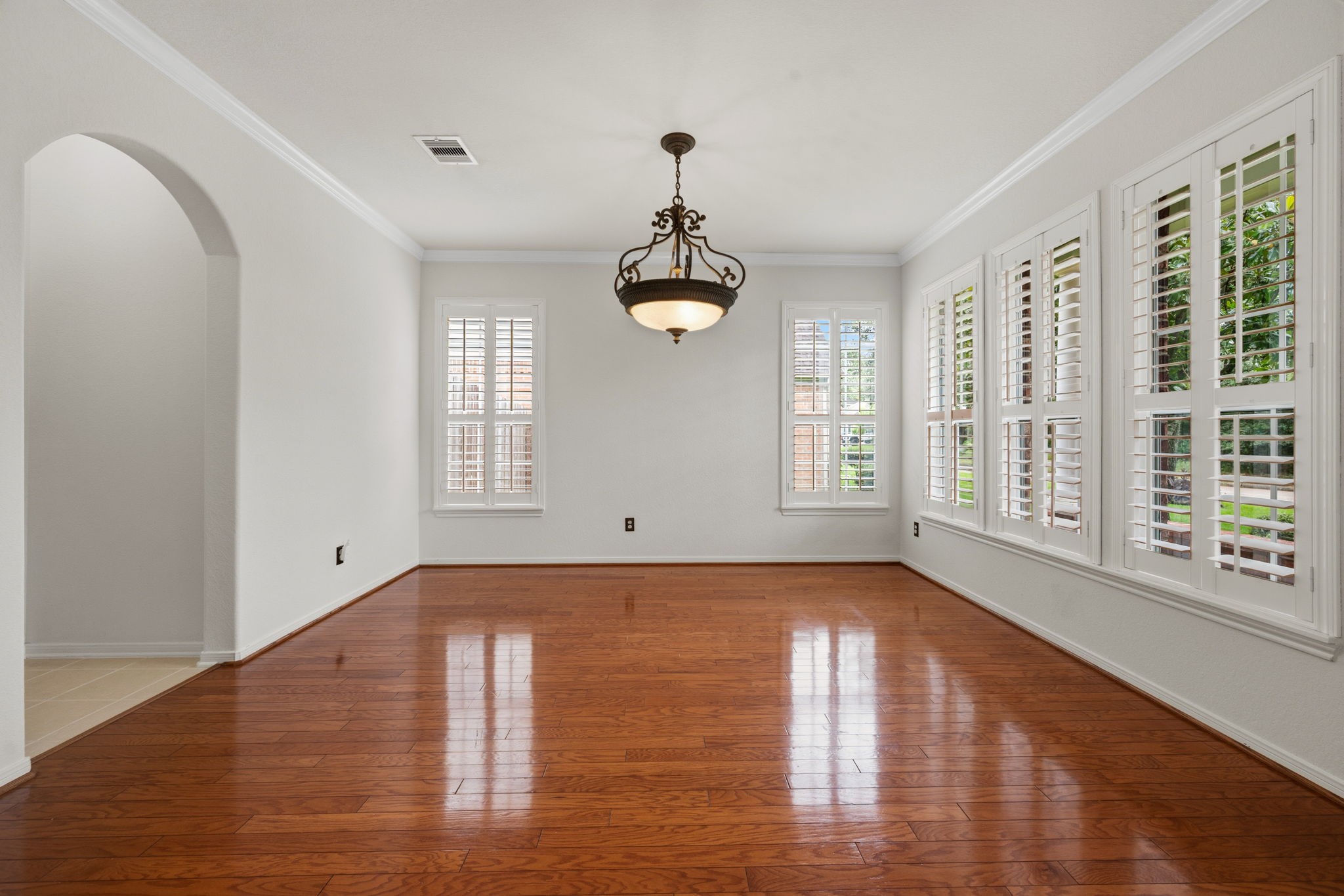 8026 Trophy Place Drive Property Photo 4