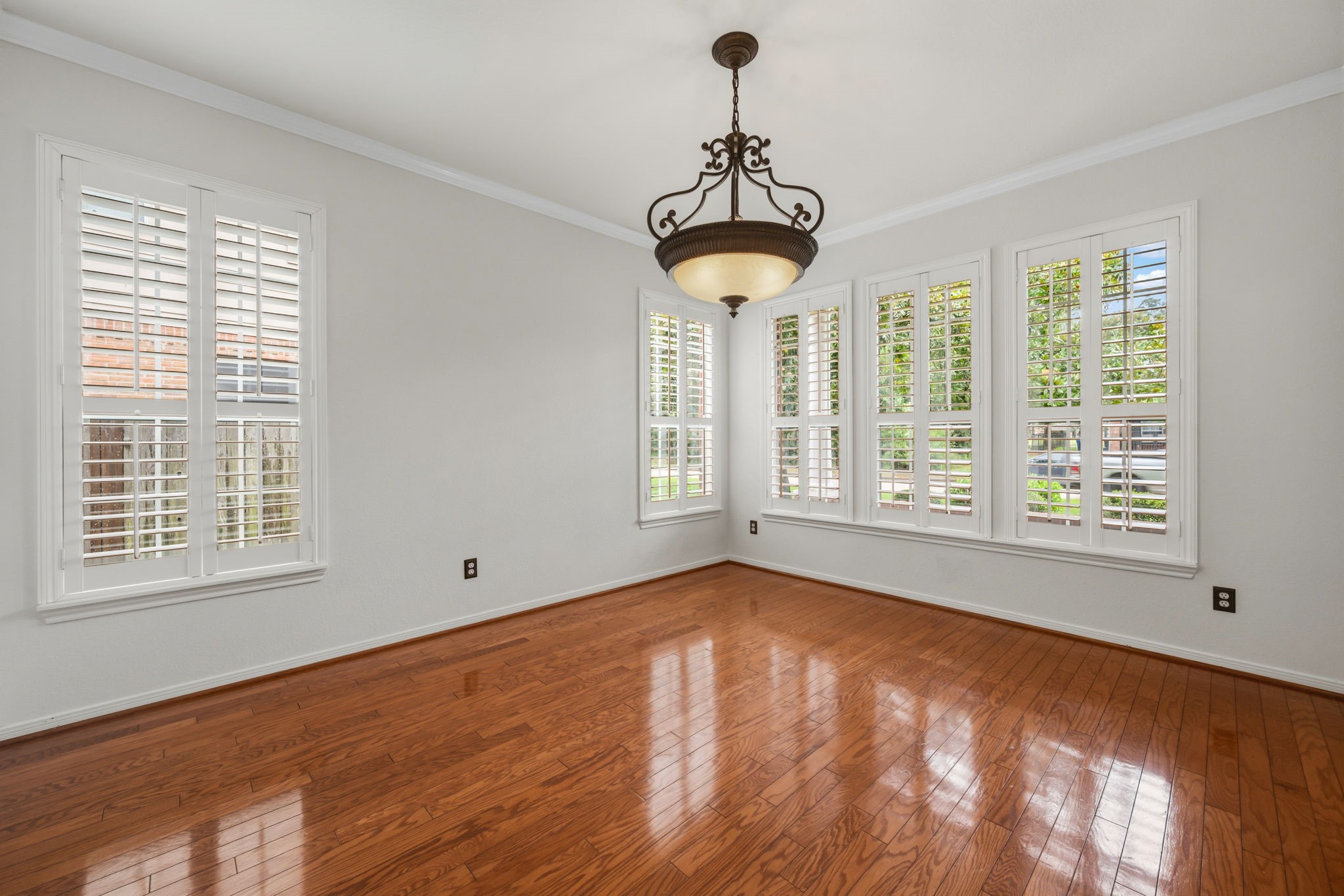 8026 Trophy Place Drive Property Photo 5
