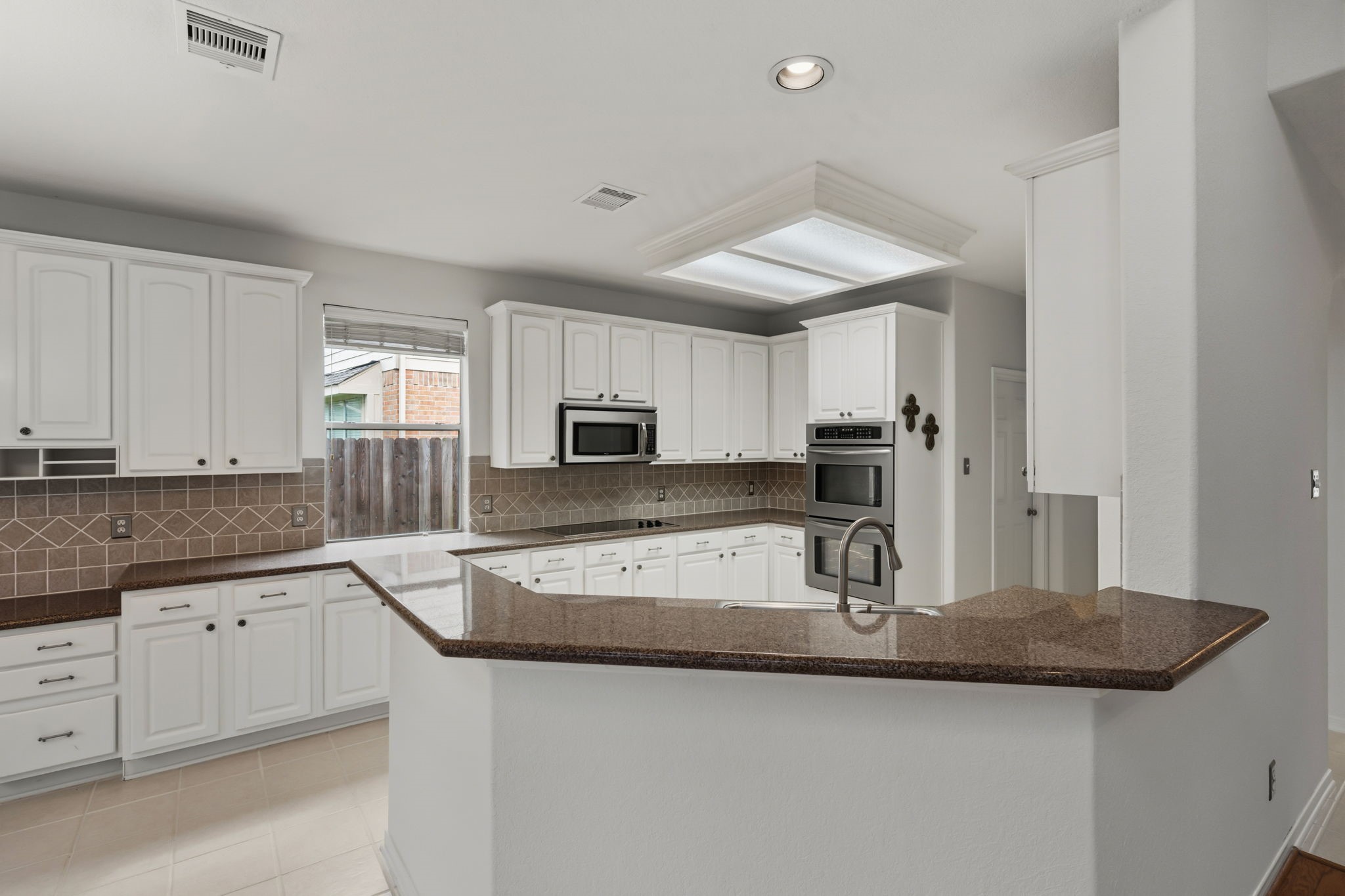 8026 Trophy Place Drive Property Photo 10