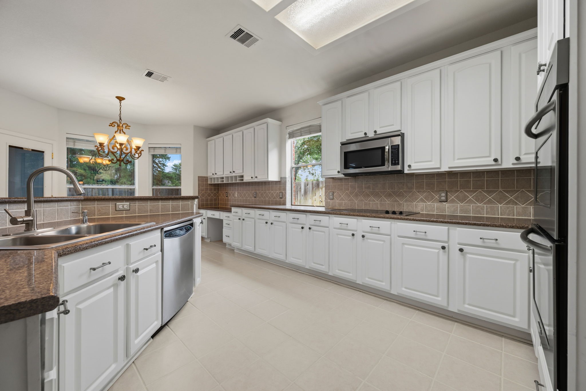 8026 Trophy Place Drive Property Photo 11