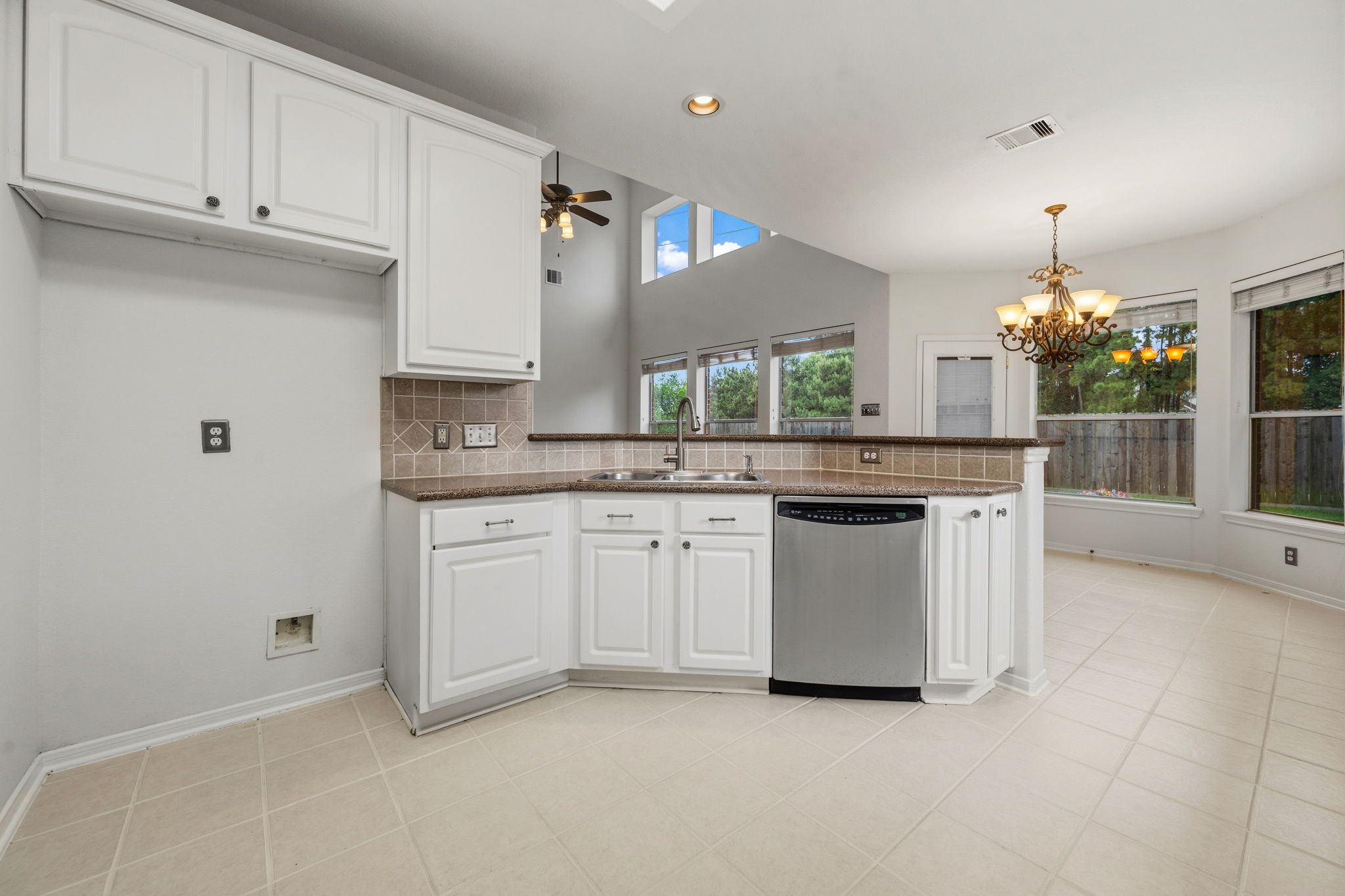 8026 Trophy Place Drive Property Photo 13