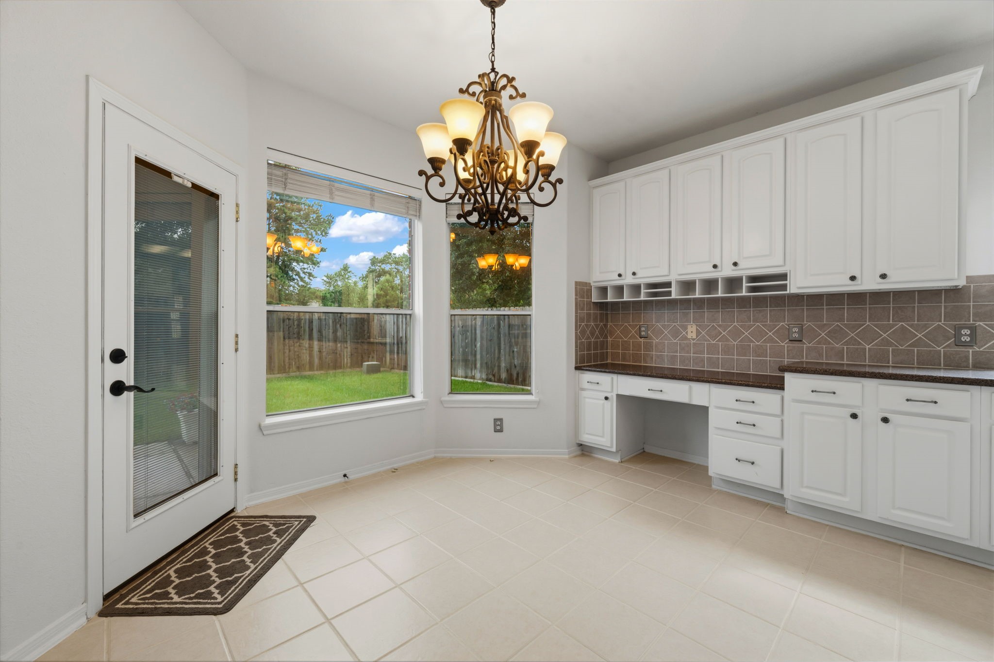 8026 Trophy Place Drive Property Photo 14