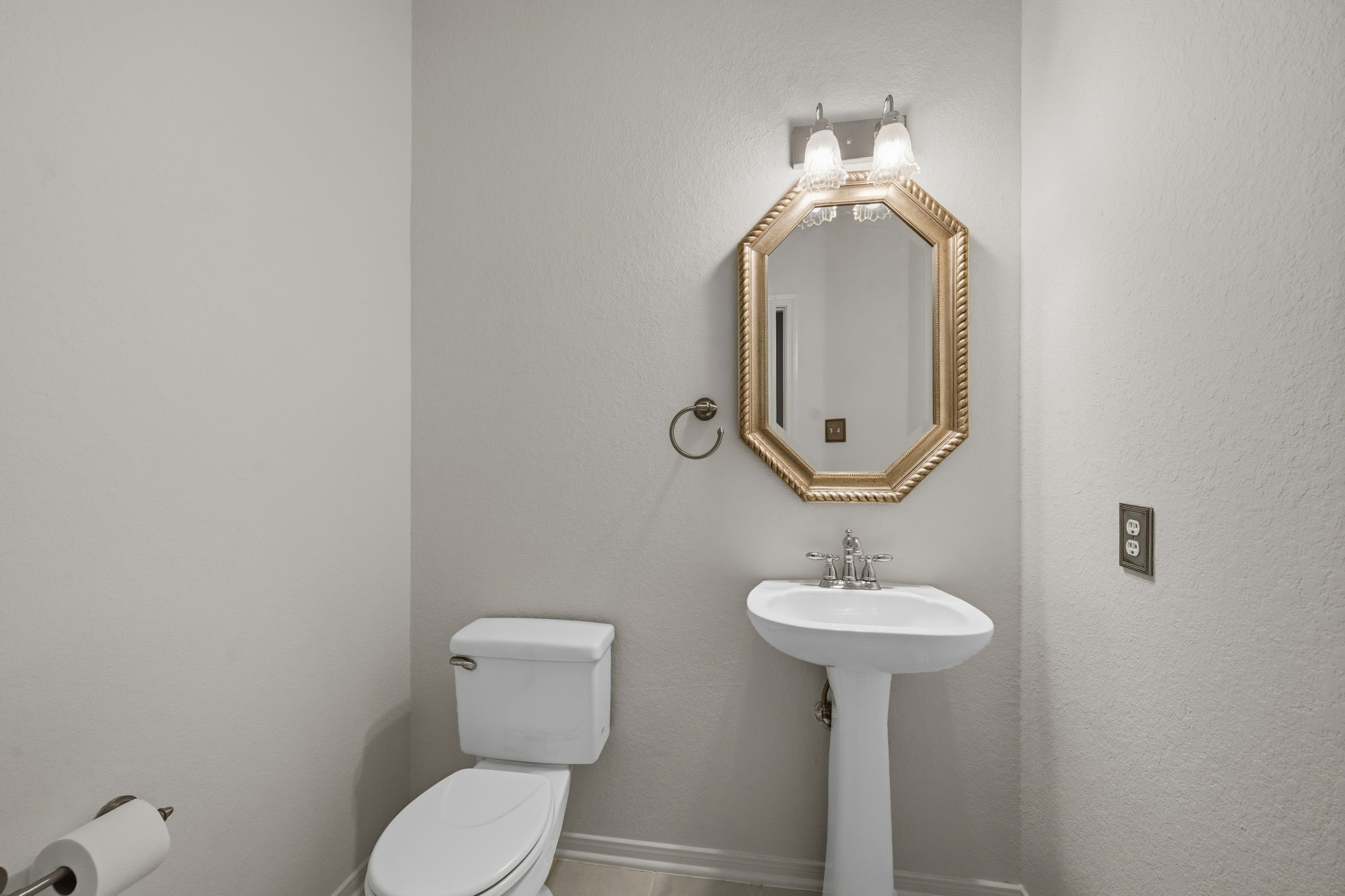 8026 Trophy Place Drive Property Photo 17
